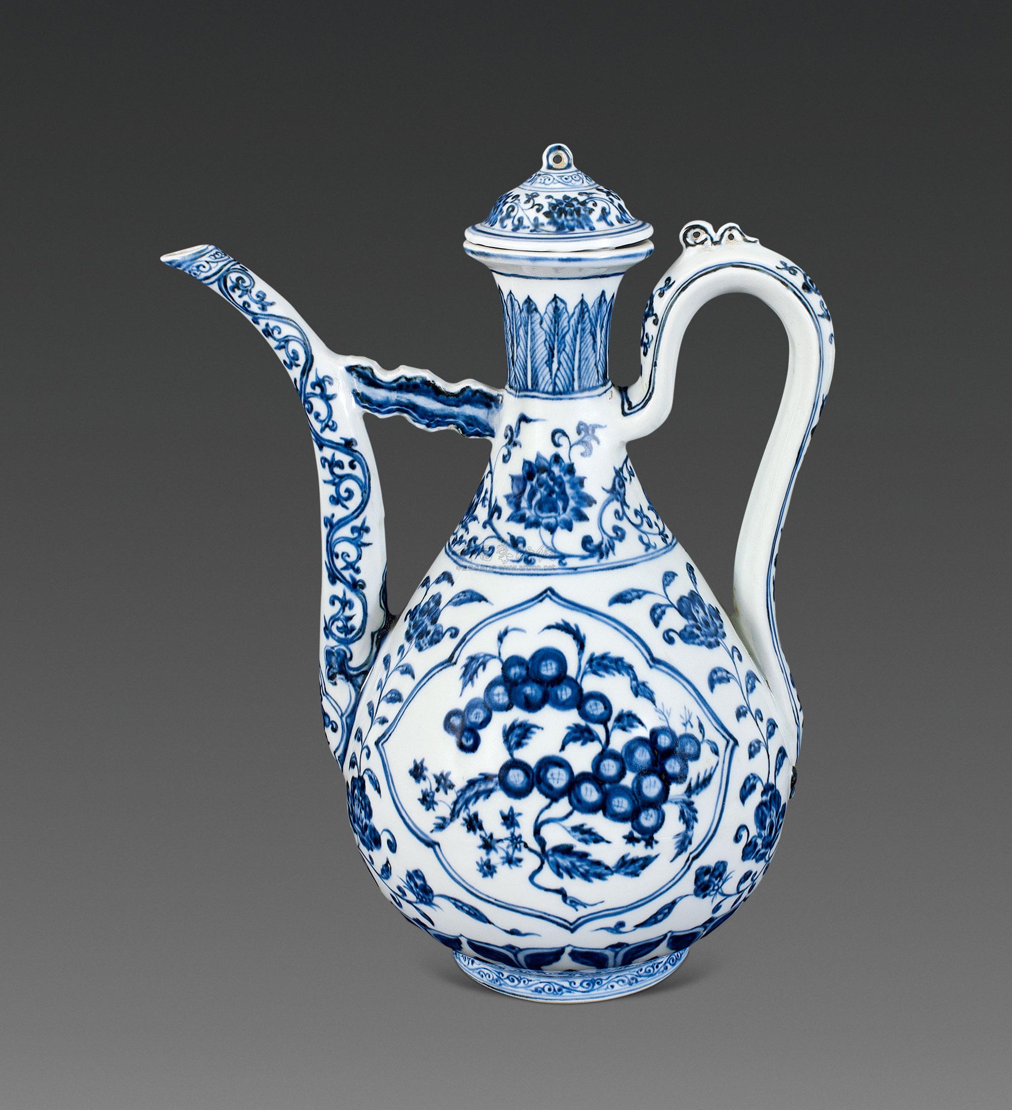 1670 明代 青花开光瑞兽纹执壶(带盖)