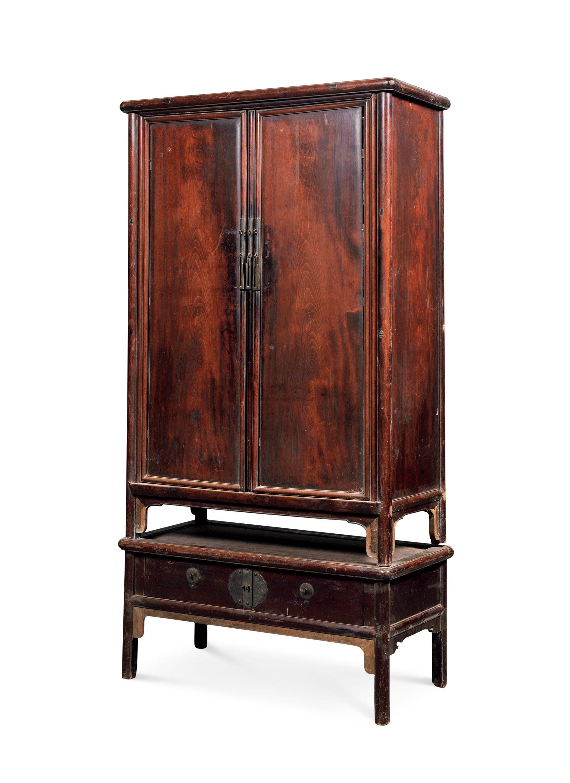 4372清早期榉木带座圆角柜