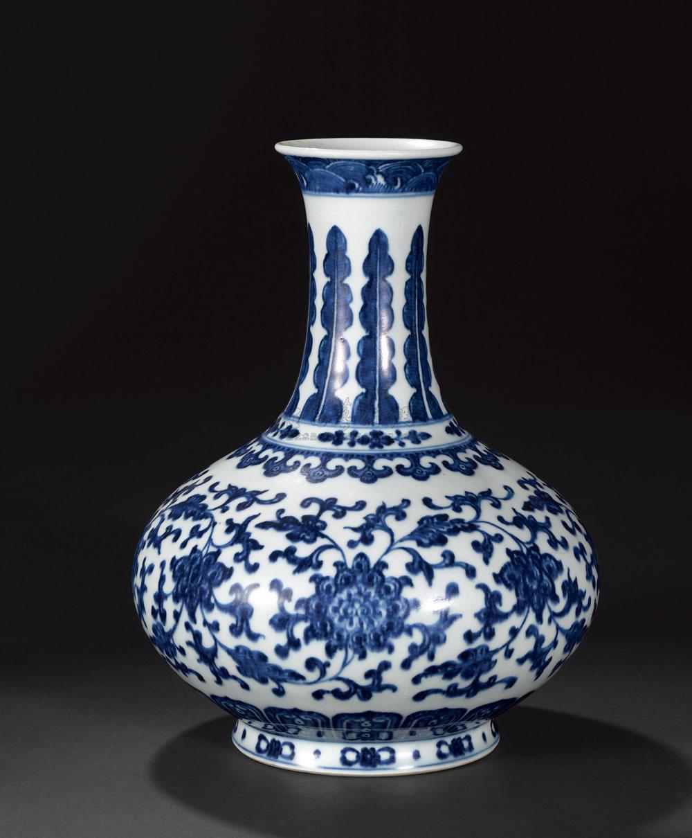 【清乾隆 青花缠枝花荸荠瓶】拍卖品_图片_价格_鉴赏_清代青花瓷器