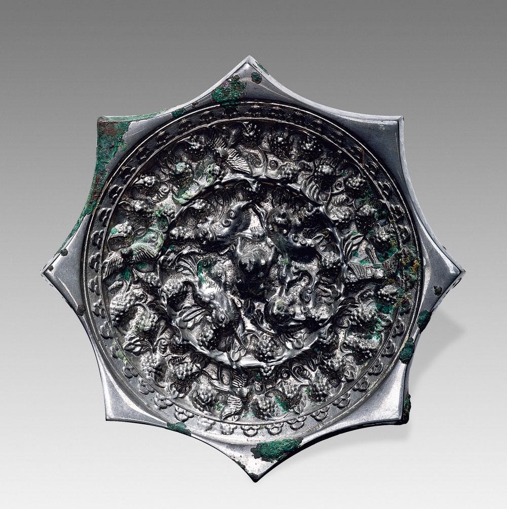 2124尖八角海兽葡萄镜