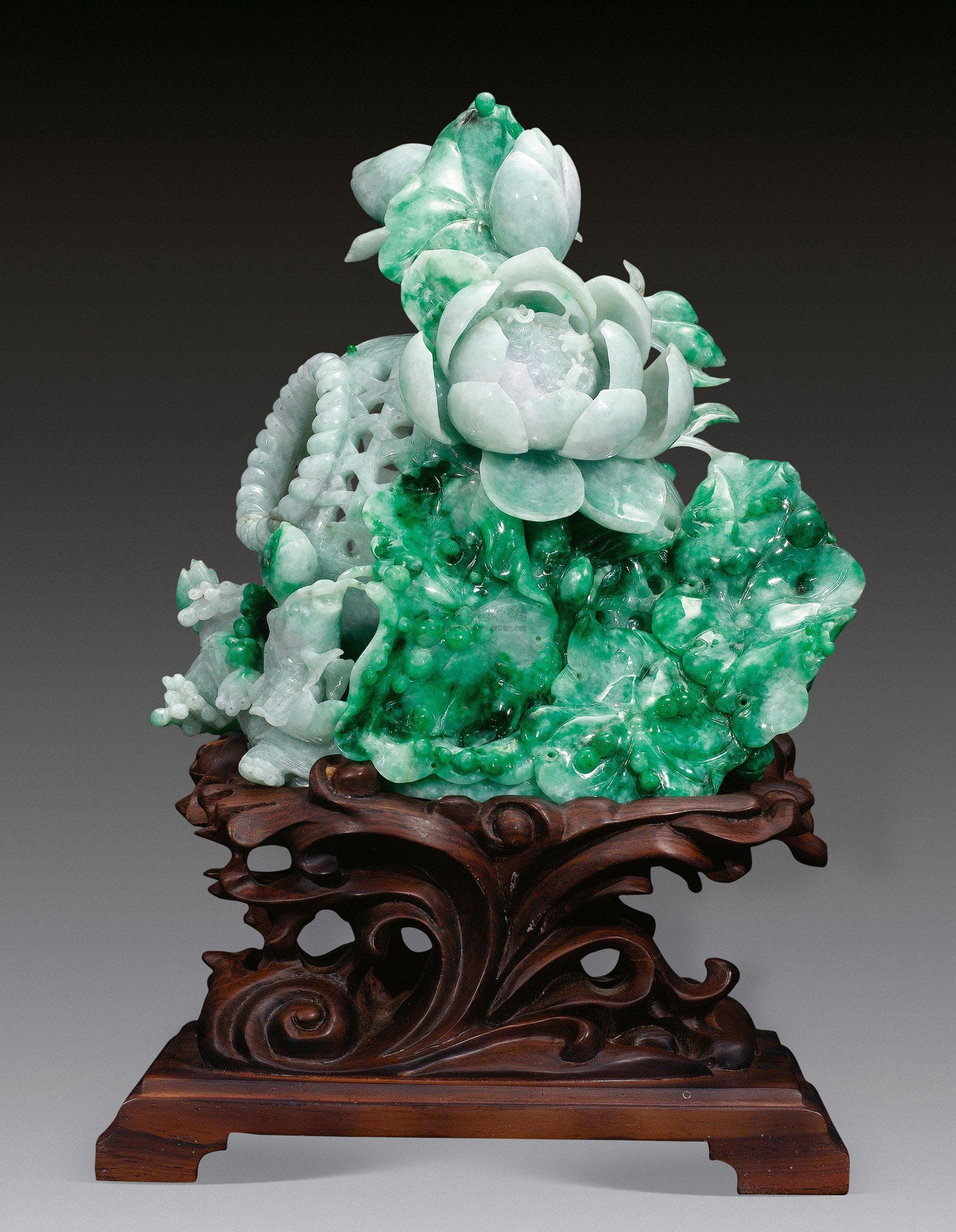 1875 翡翠雕荷花摆件