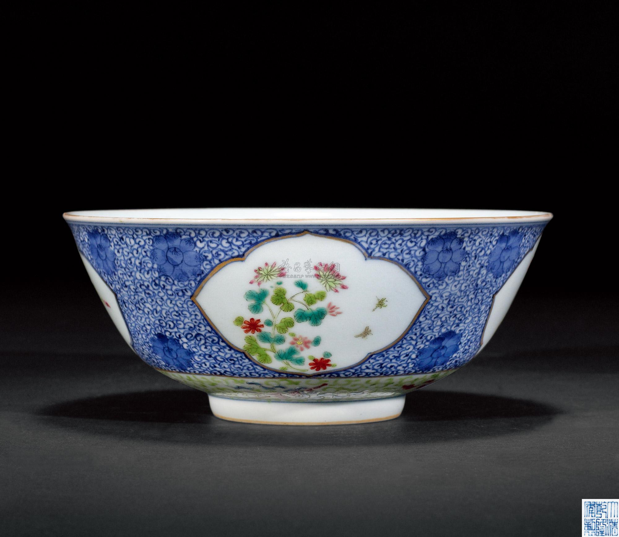 青花地开窗粉彩花卉大碗】拍卖品_图片_价格_鉴赏_清代青花瓷器_雅昌