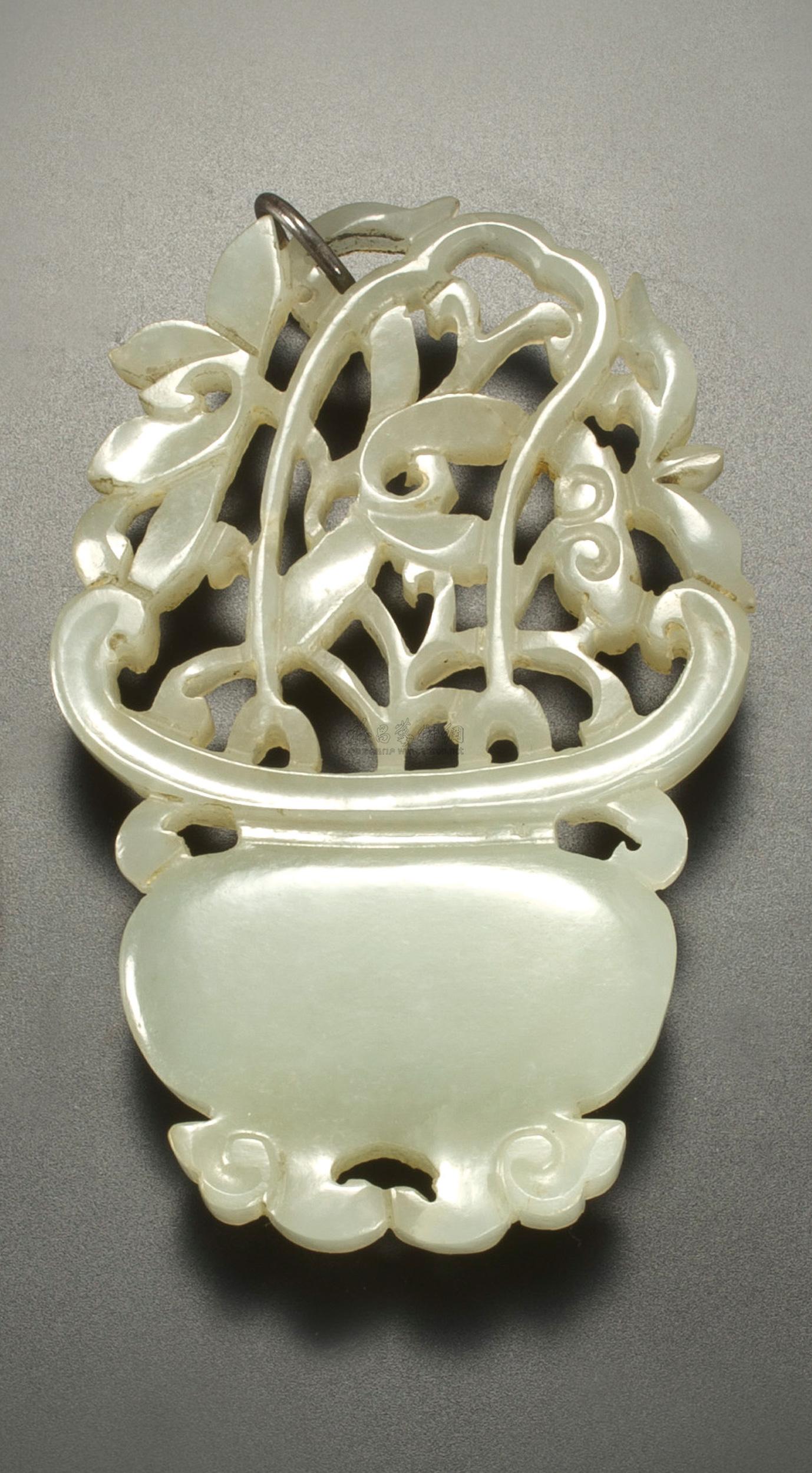 0328清中期白玉透雕花篮牌