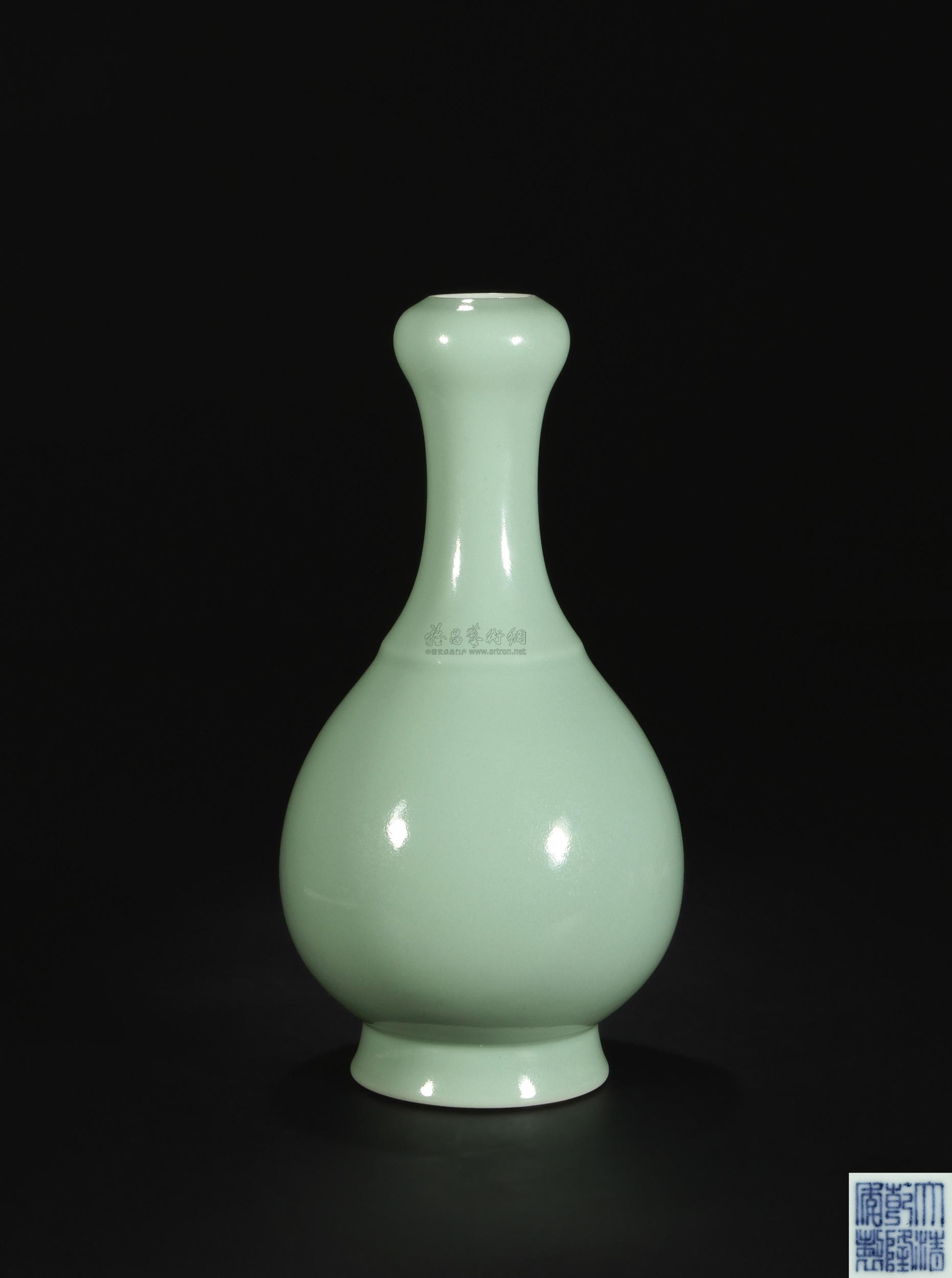 【清乾隆 豆青釉弦纹蒜头瓶】拍卖品_图片_价格_鉴赏_清代单色釉瓷器
