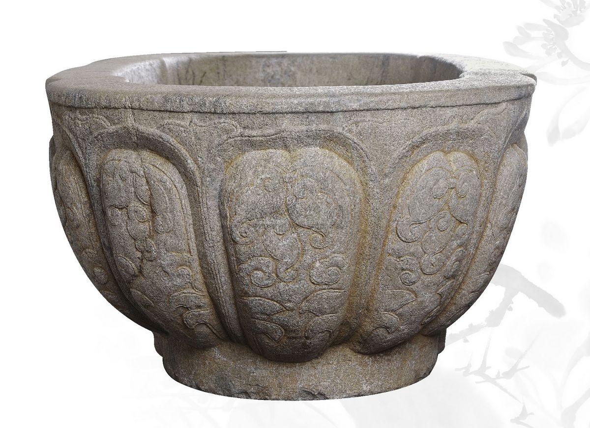 2065 元 青石卷草莲瓣纹石盆