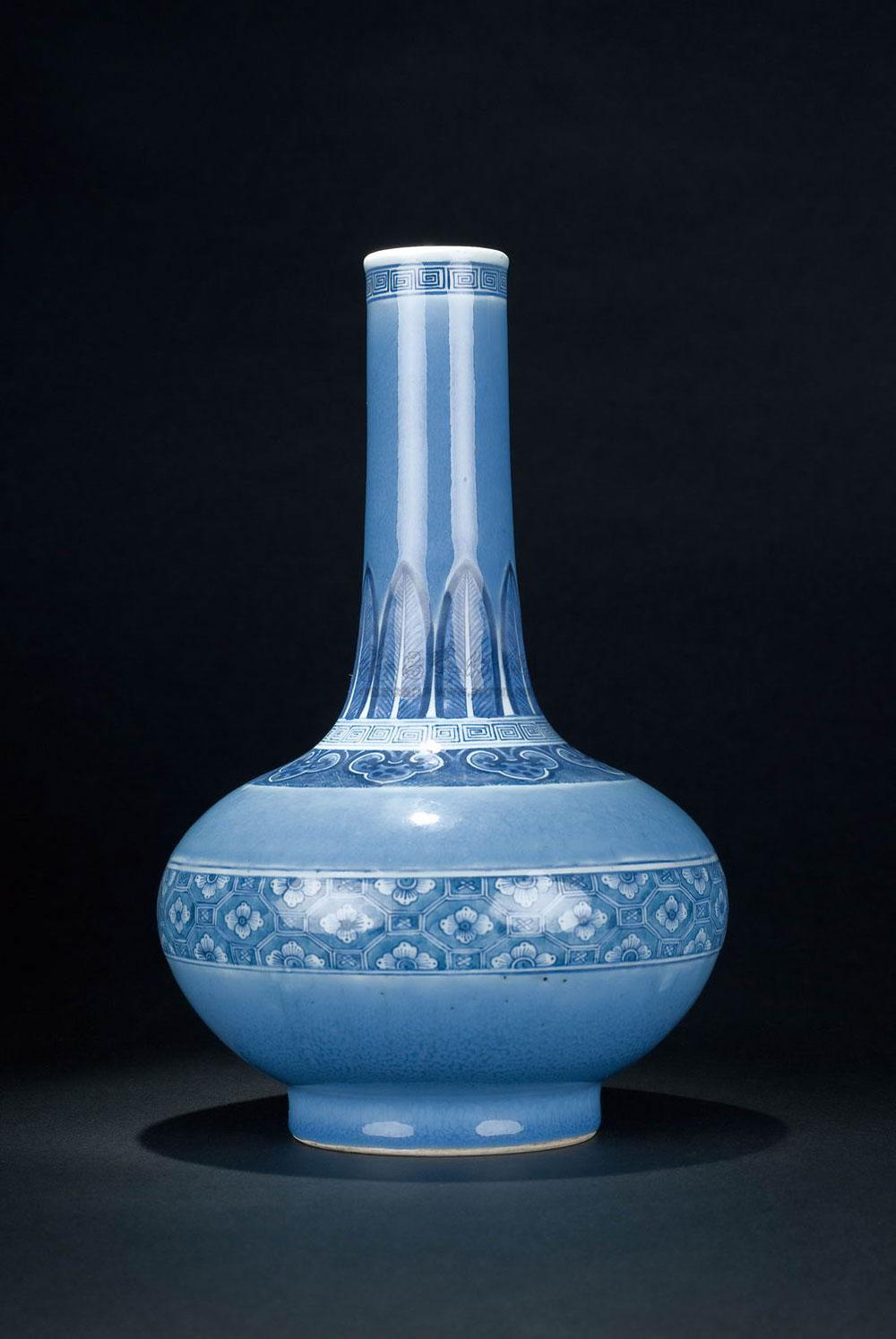 【清 天蓝釉青花蕉叶纹茡荠瓶】拍卖品_图片_价格_鉴赏_清代其它彩釉