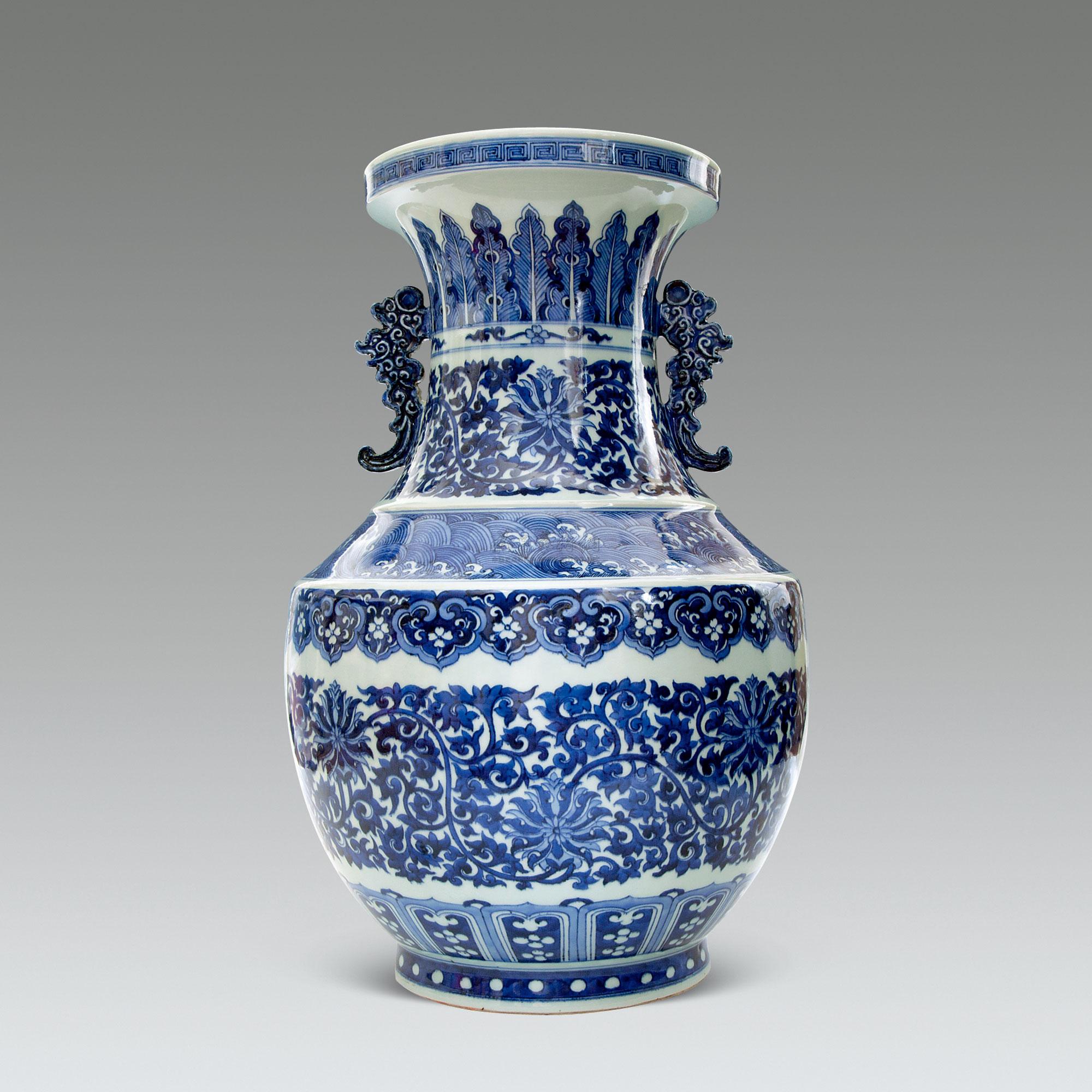 0095青花海水纹双耳花瓶