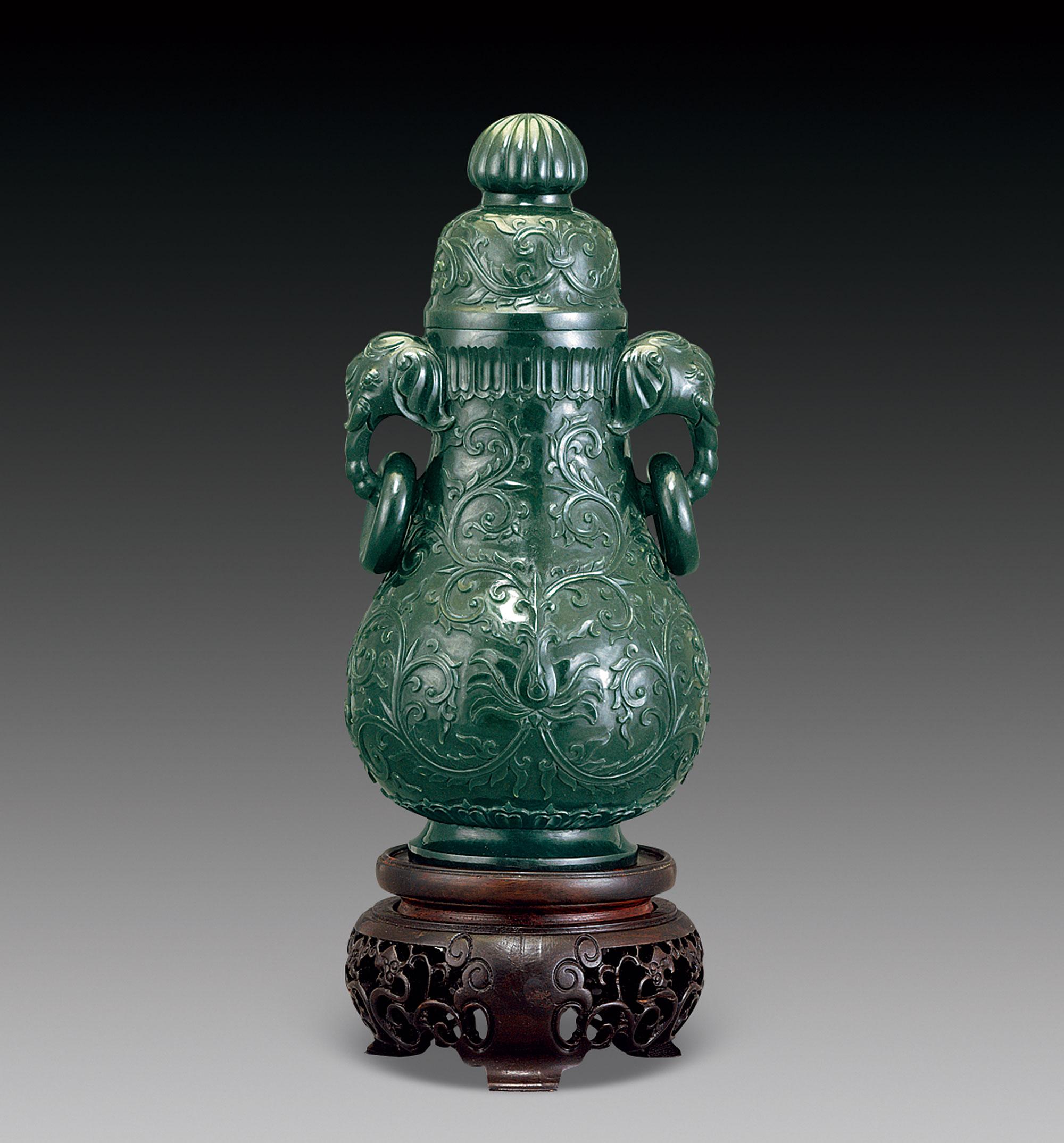 2487青玉西番莲纹瓶