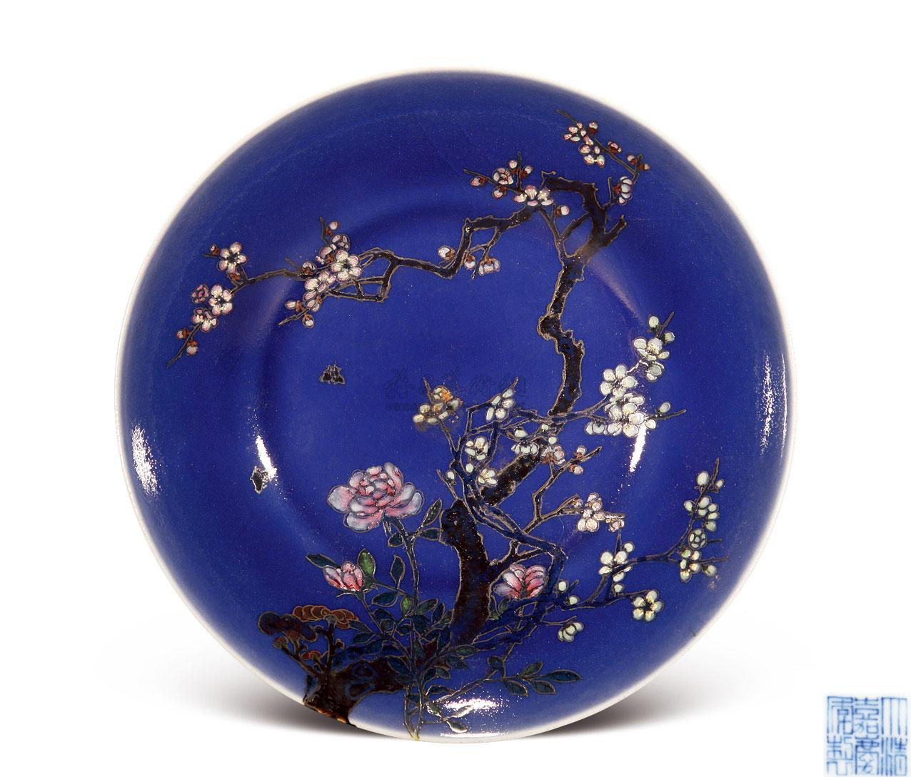 1049清嘉庆蓝釉粉彩梅花纹盘
