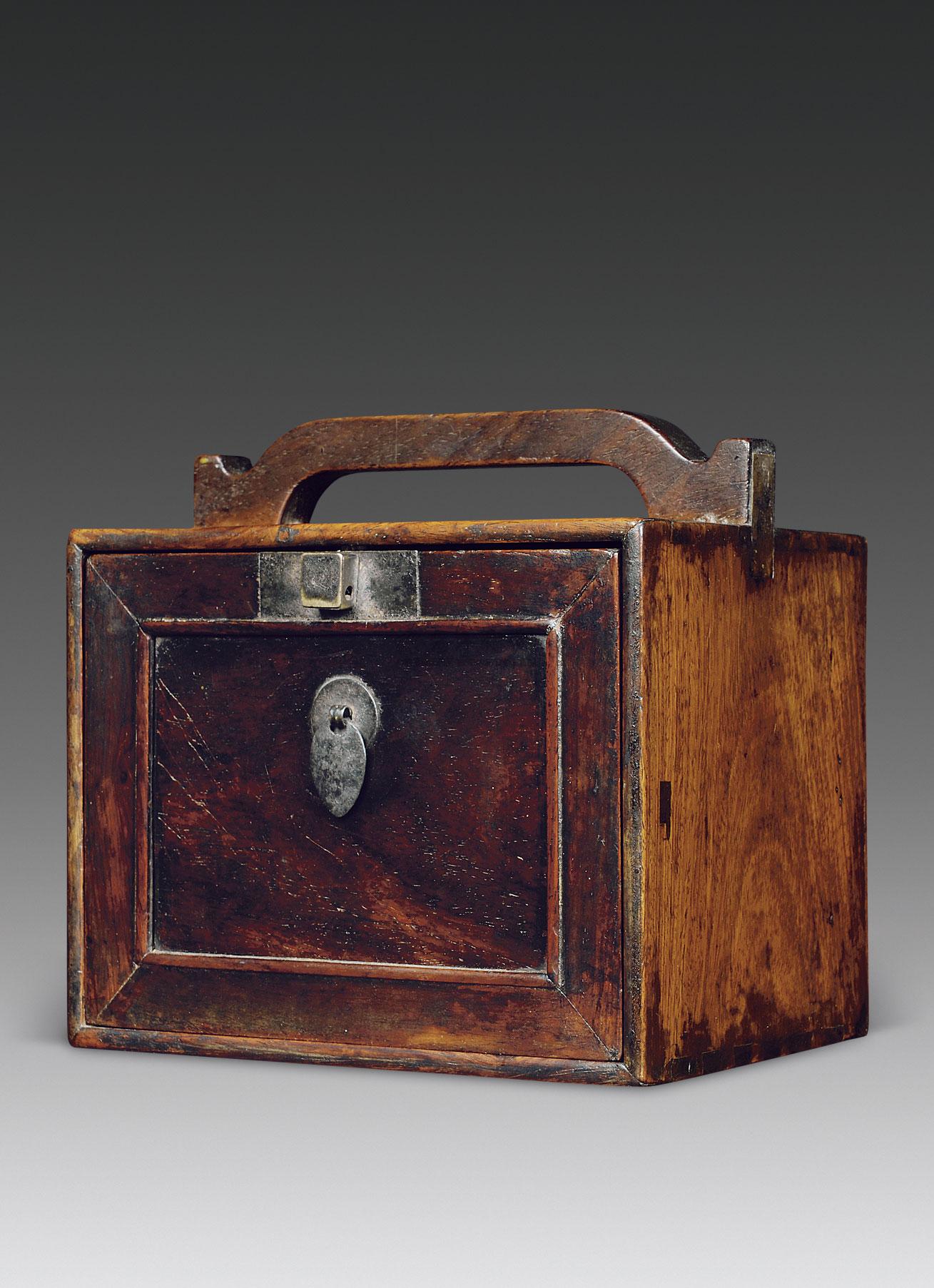 4382 清早期 黄花梨三屉药箱