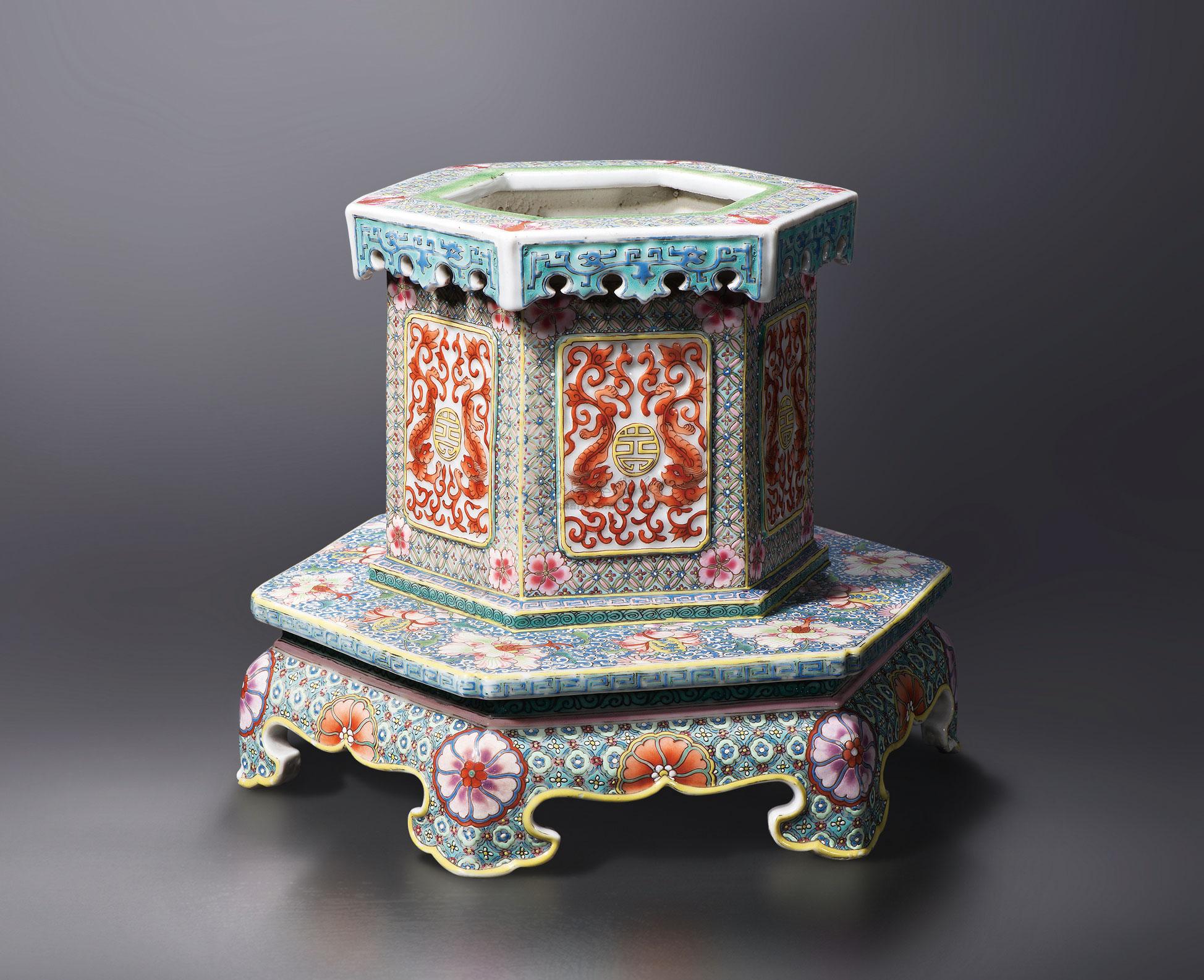 【清雍正 粉彩锦地开光双龙捧寿纹六方香薰】拍卖品_图片_价格_鉴赏_