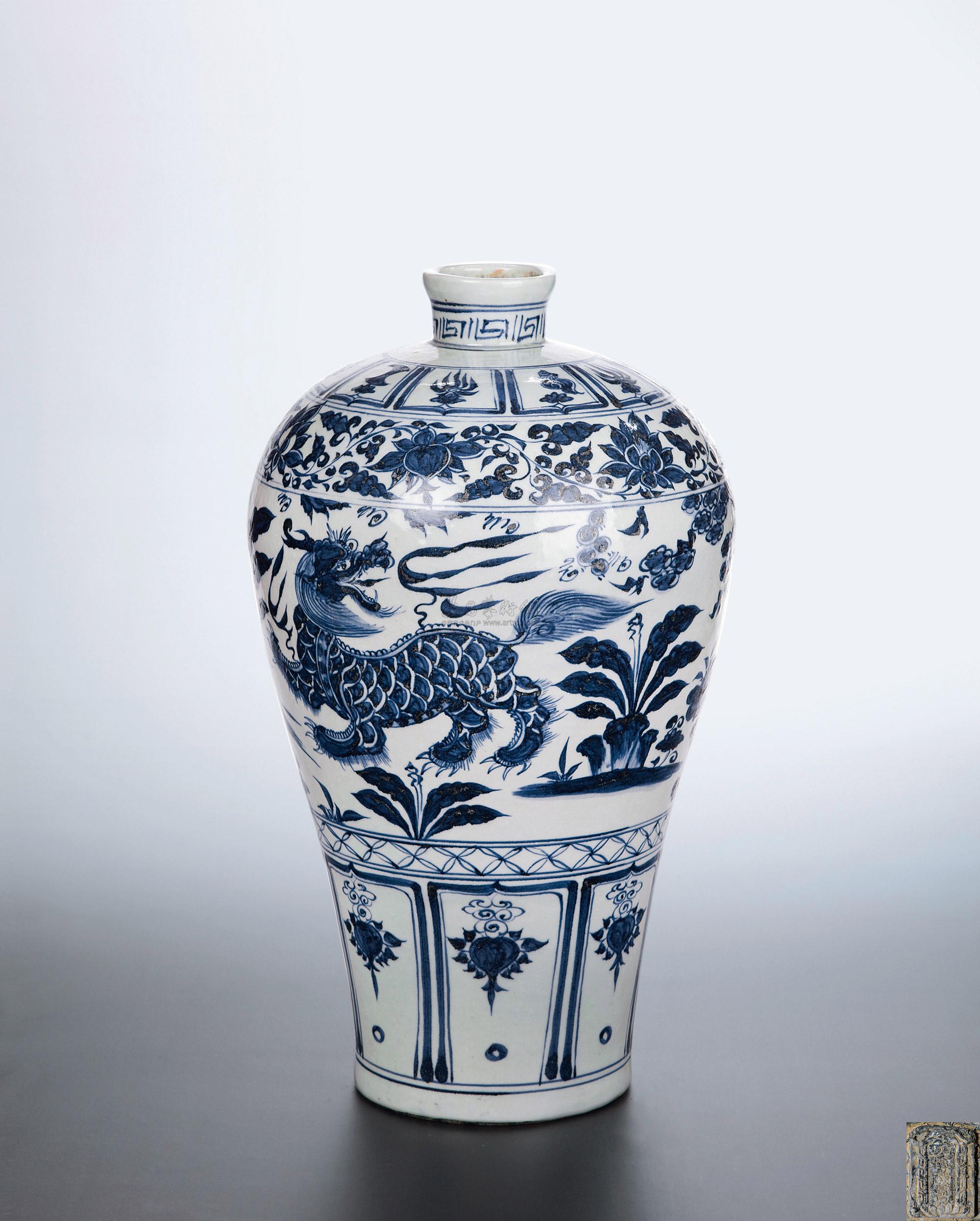 2290元代青花花卉麒麟纹梅瓶