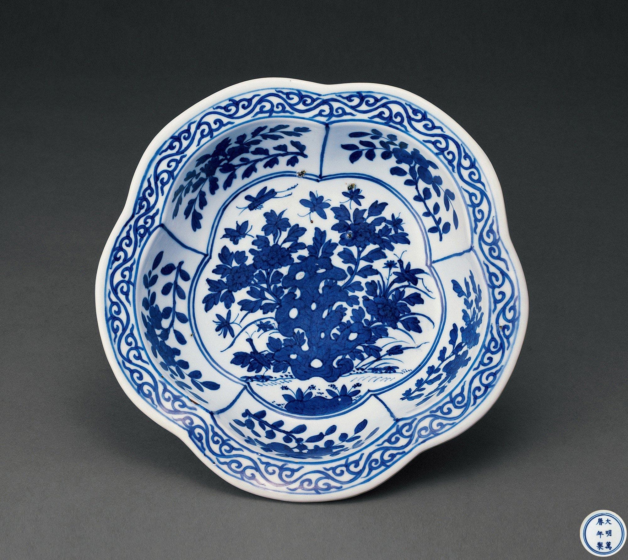 【明万历 青花葵口盘】拍卖品_图片_价格_鉴赏_明代青花瓷器_雅昌艺术