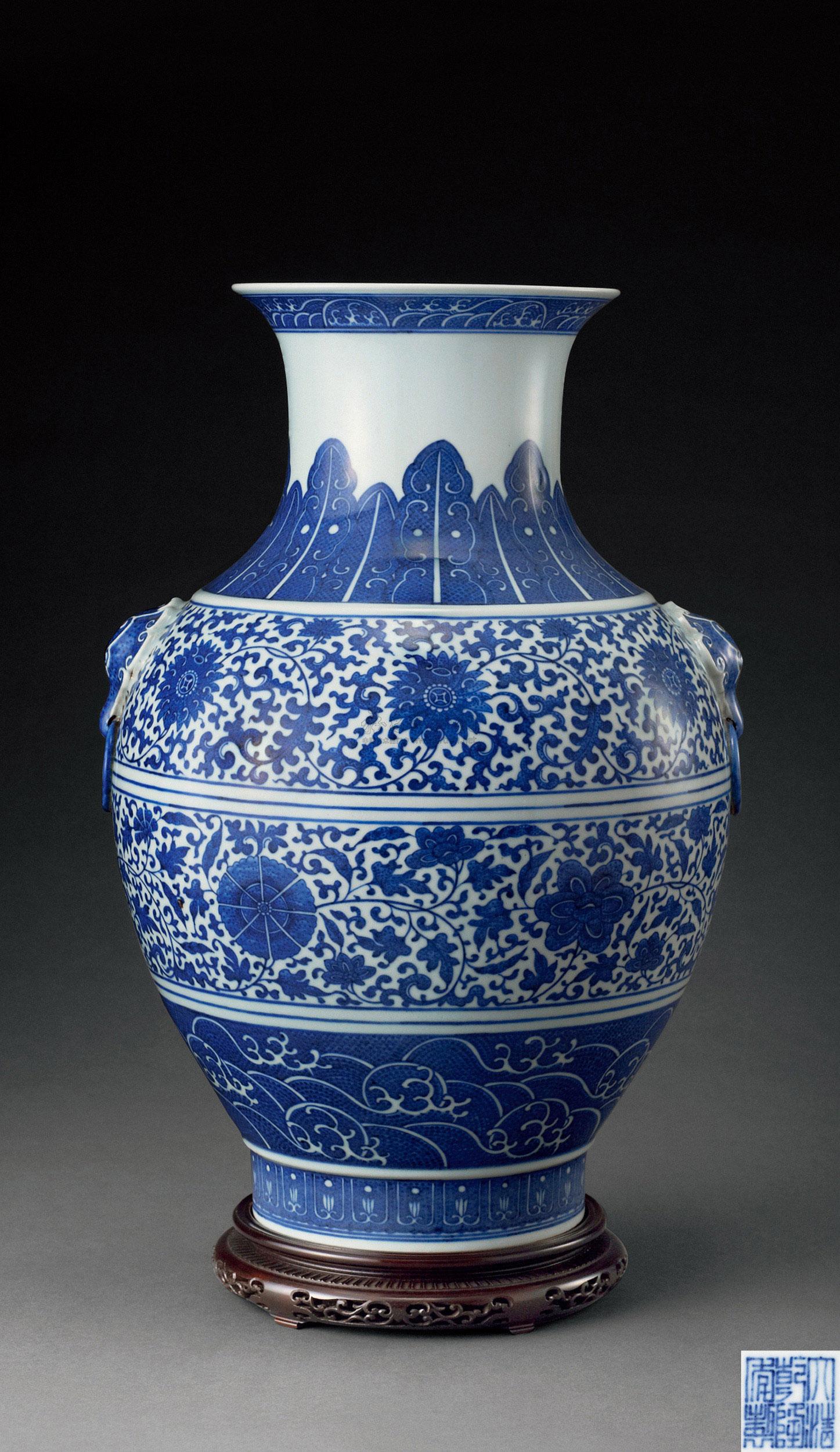 【清乾隆 双狮兽耳莲花瓶】拍卖品_图片_价格_鉴赏_清代青花瓷器_雅昌