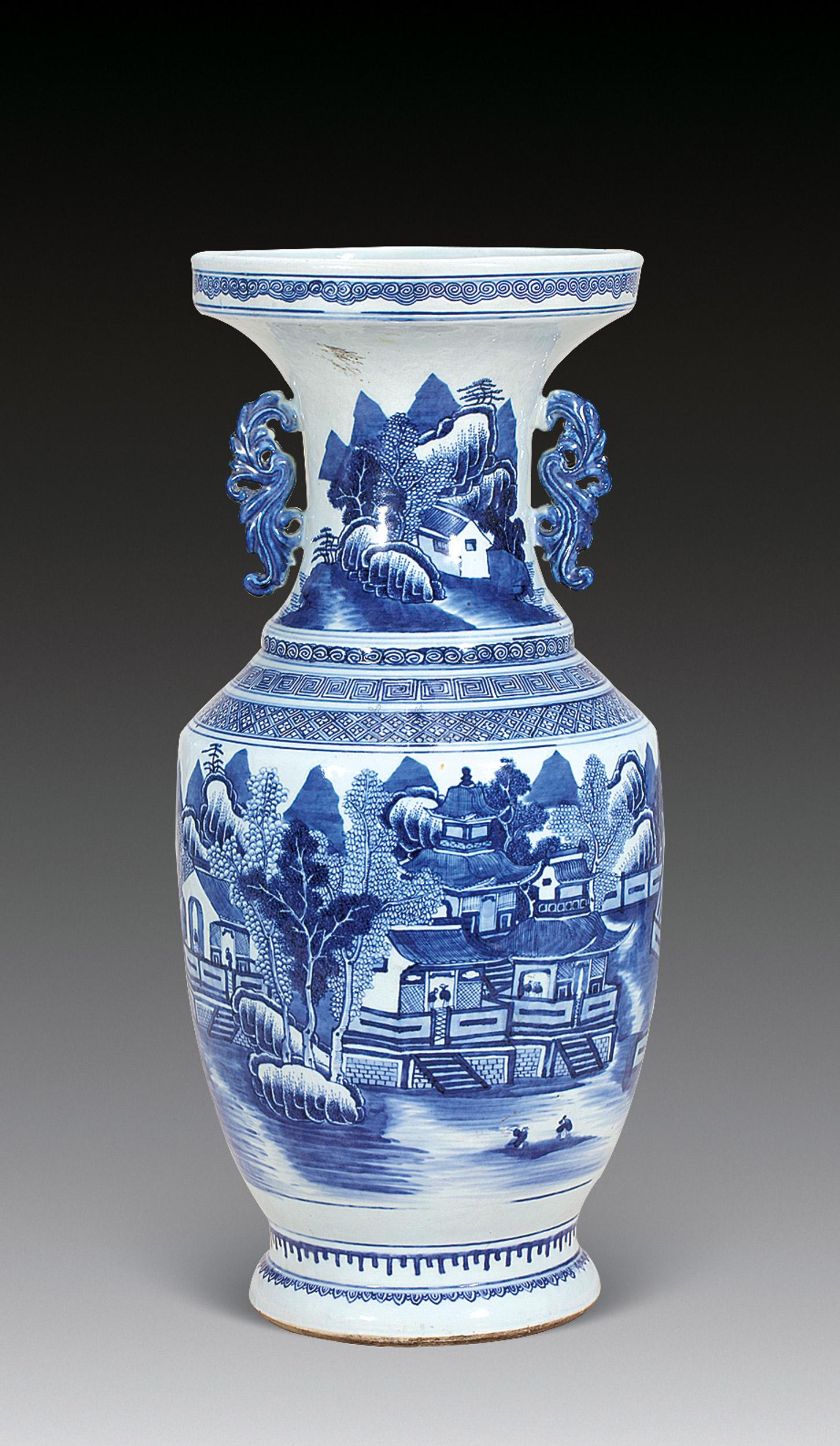 0781清中期青花山水楼阁双耳瓶