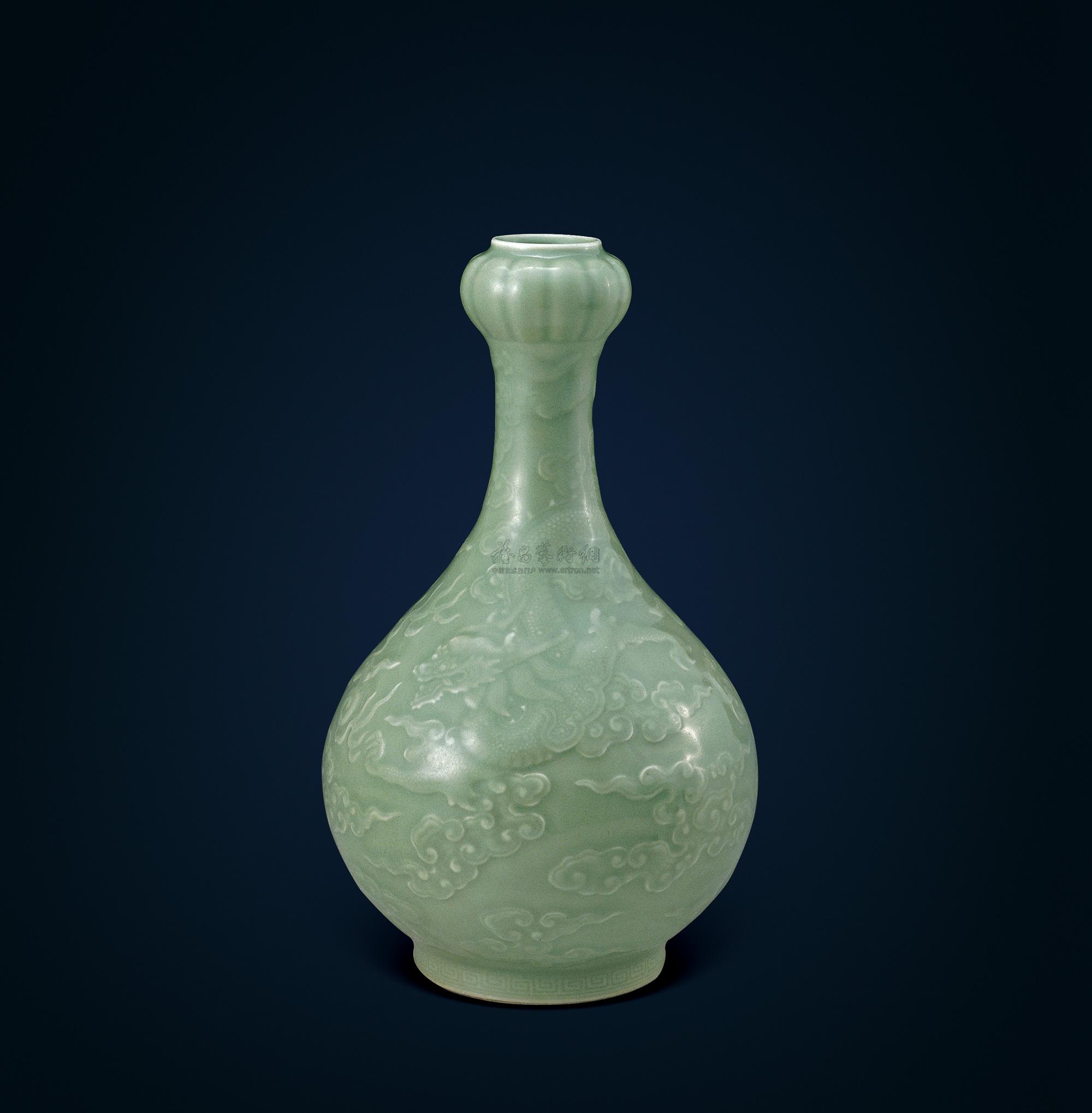 豆青釉云龙纹蒜口瓶】拍卖品_图片_价格_鉴赏_清代单色釉瓷器_雅昌