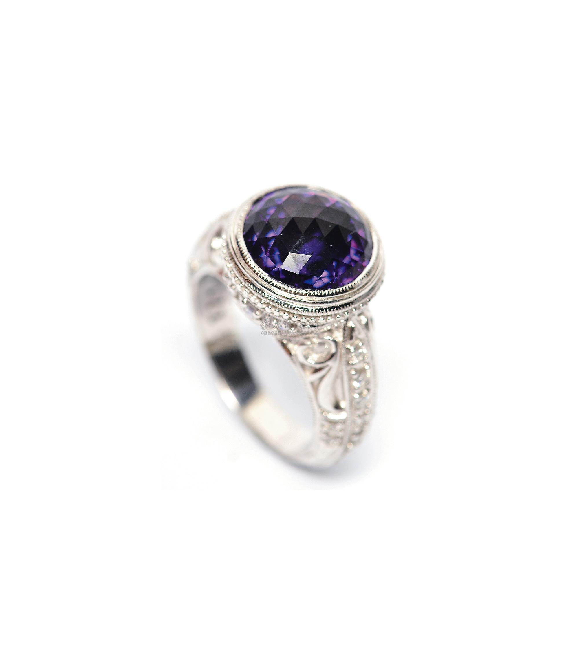 紫水晶钻石戒指(紫水晶戒指的含义)