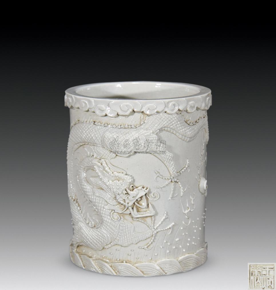 【清 王炳荣雕瓷龙戏珠笔筒】拍卖品_图片_价格_鉴赏_清代单色釉瓷器