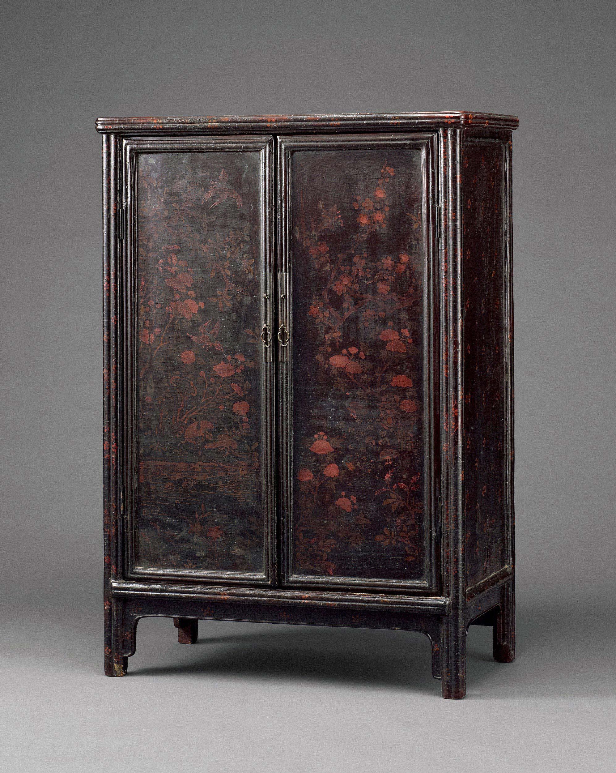 1822明花卉纹双开门漆柜