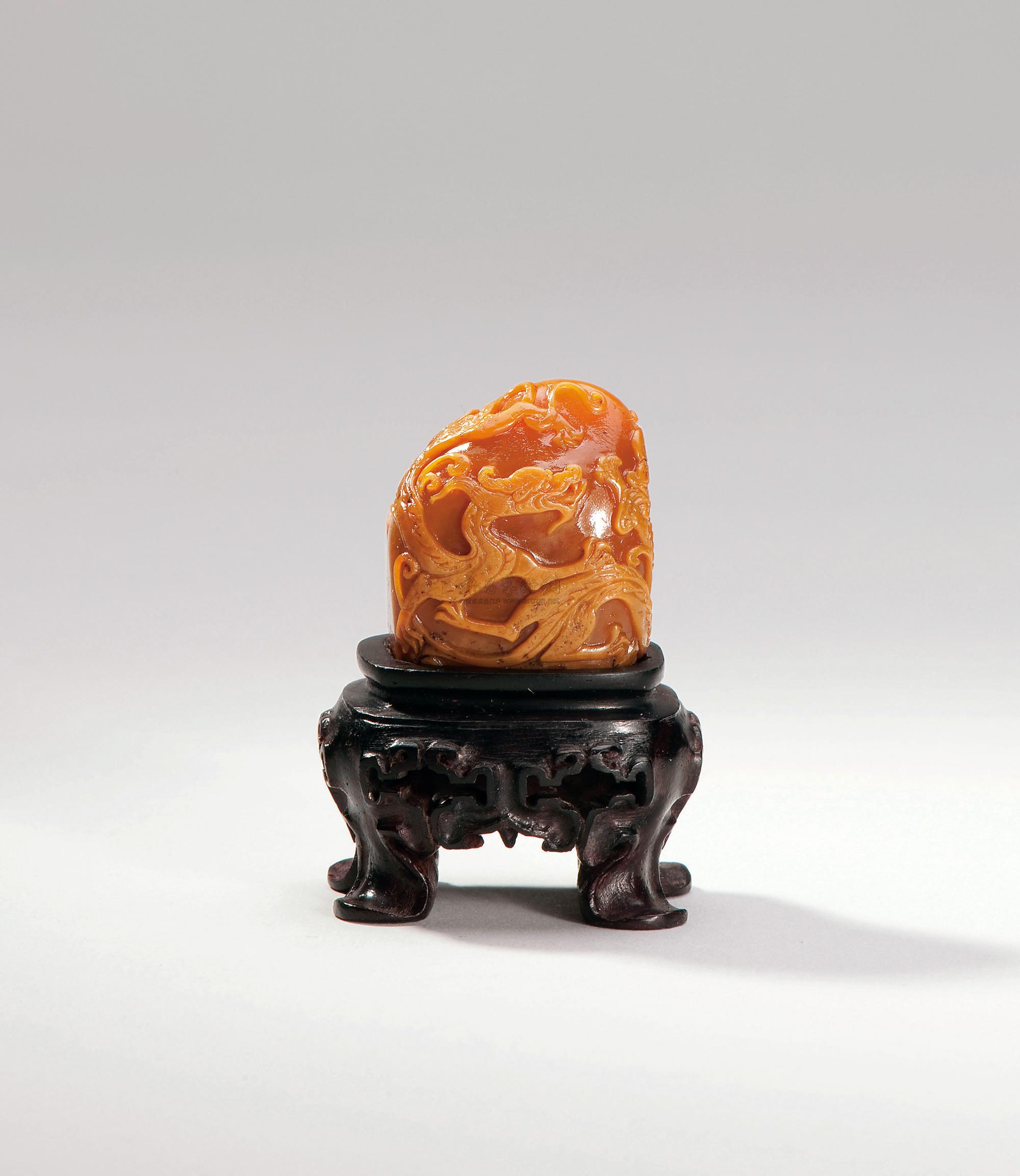 4623 螭虎傍灵芝 寿山田黄石螭龙摆件