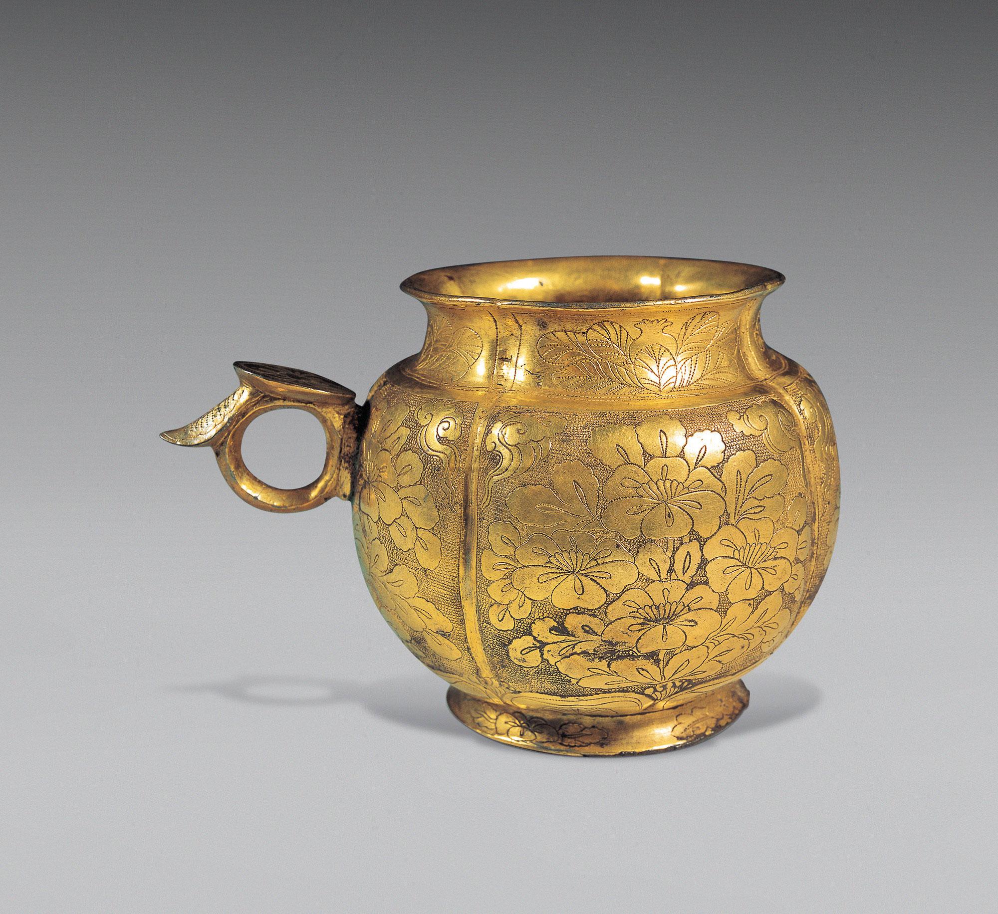 0121 唐 银鎏金带把花卉纹杯