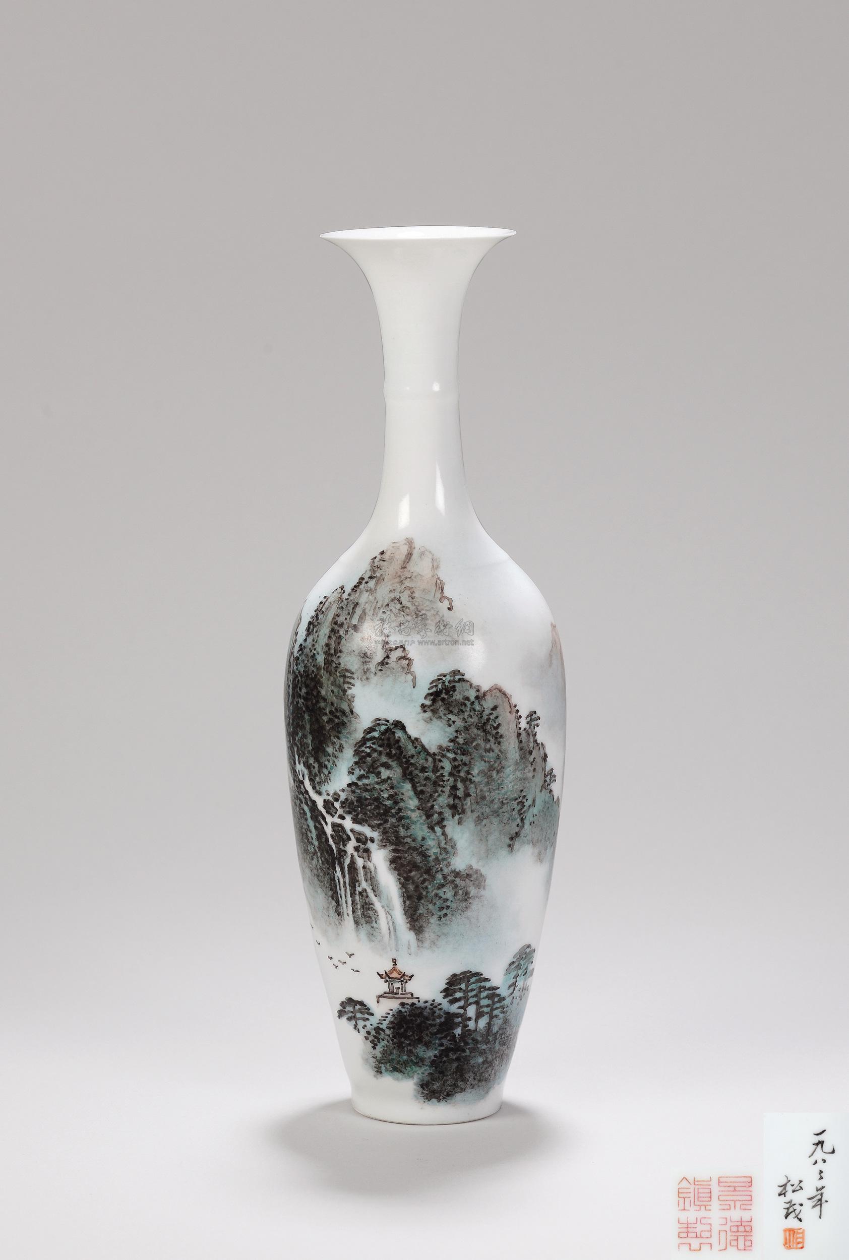 59481983年张松茂粉彩山水薄胎瓶