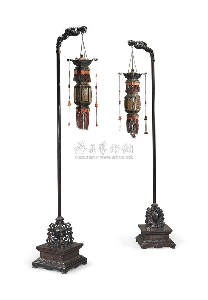 2041清中期御制紫檀雕凤纹挑杆灯架一对