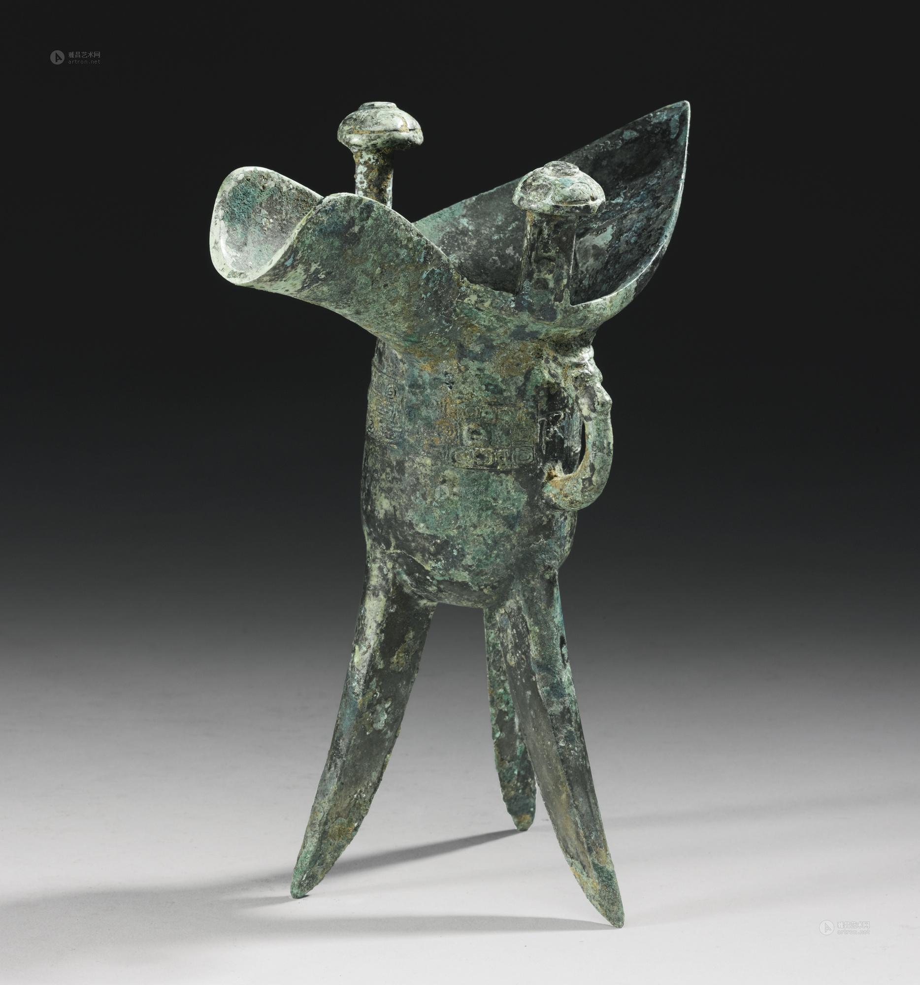 0149 商晚期;公元前13至11世纪 青铜饕餮纹爵