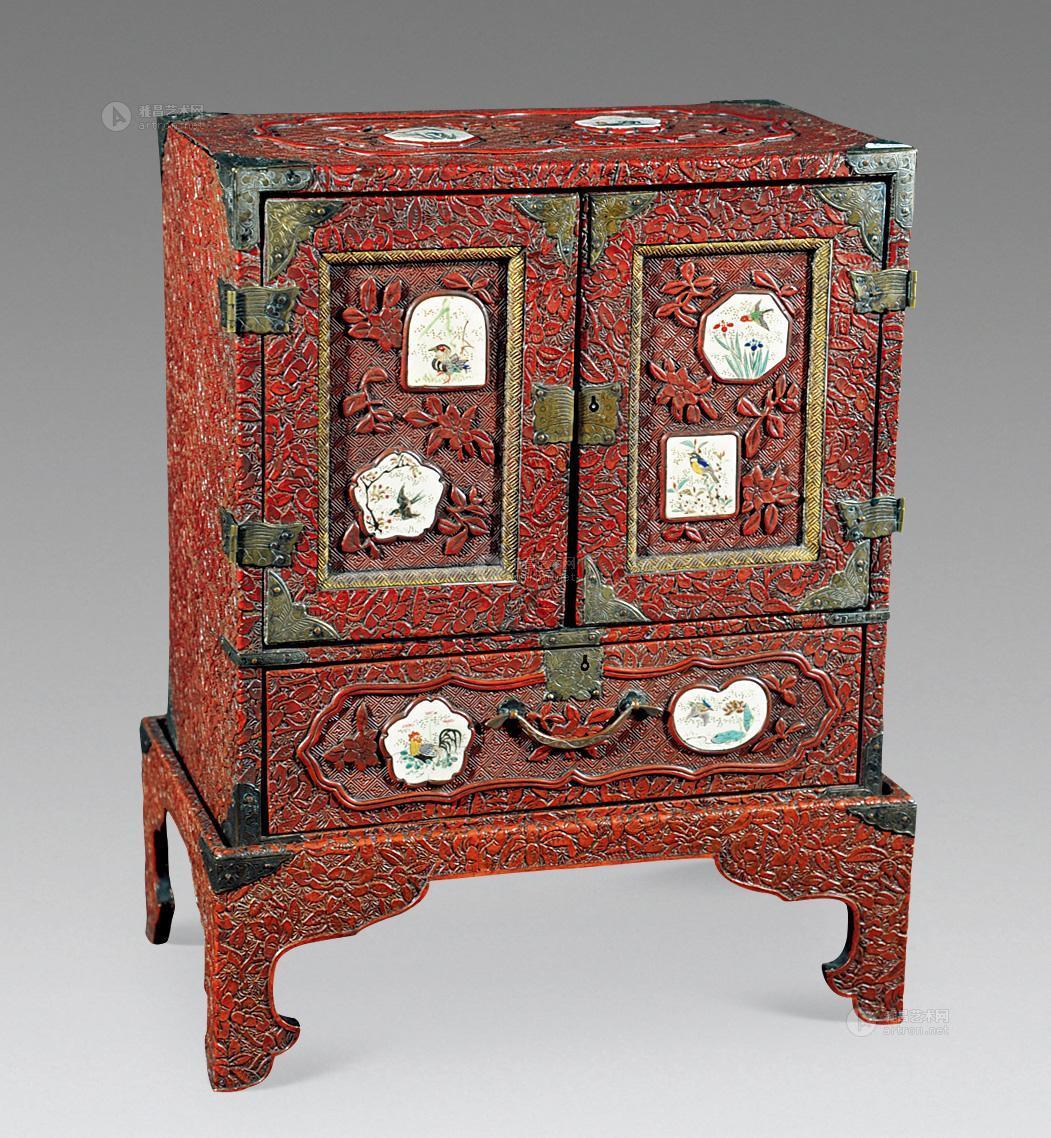 1635清红漆雕花嵌宝香柜