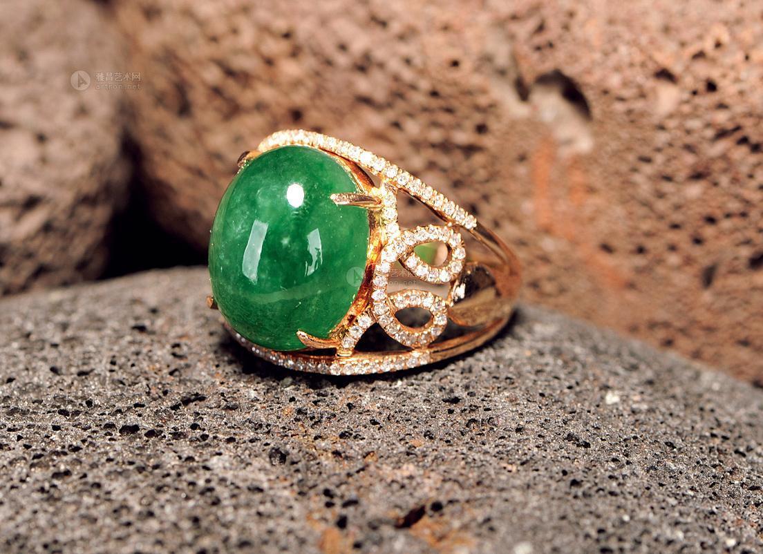 008818k黄金伴钻镶嵌菠菜绿翡翠戒指