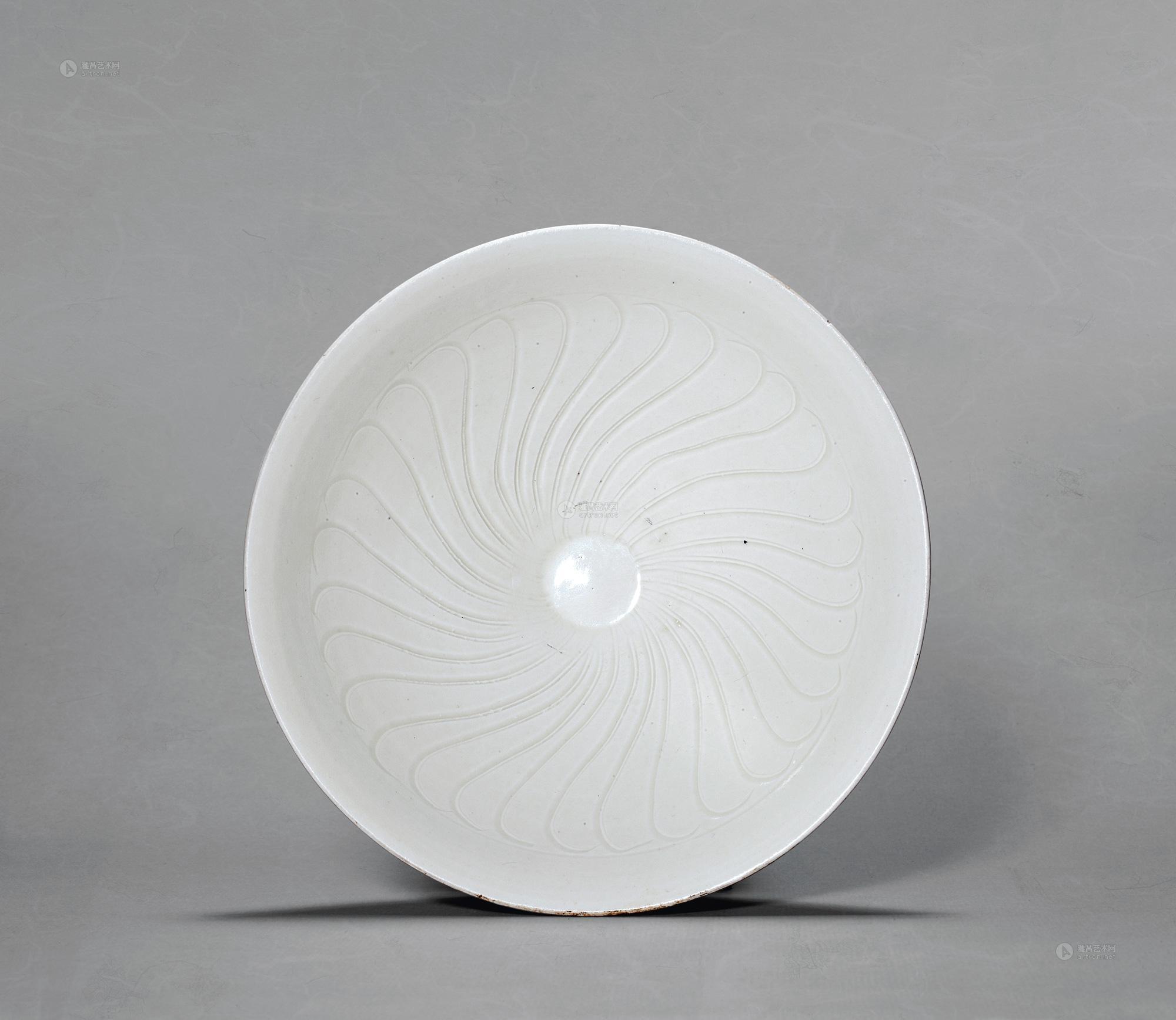 0841 宋 定窑 白釉划团菊纹斗笠盏