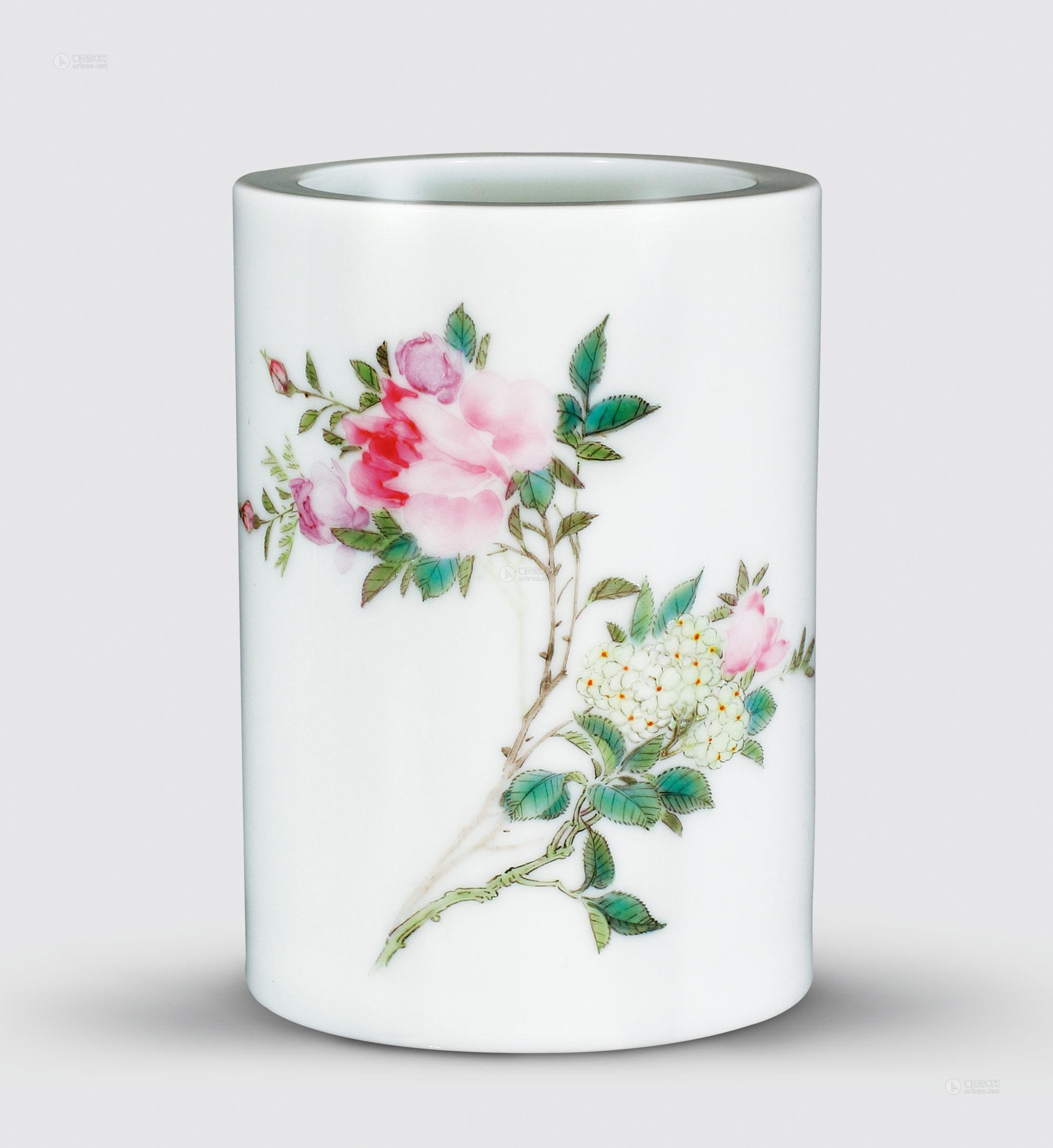 0150上世纪70年代粉彩花卉笔筒
