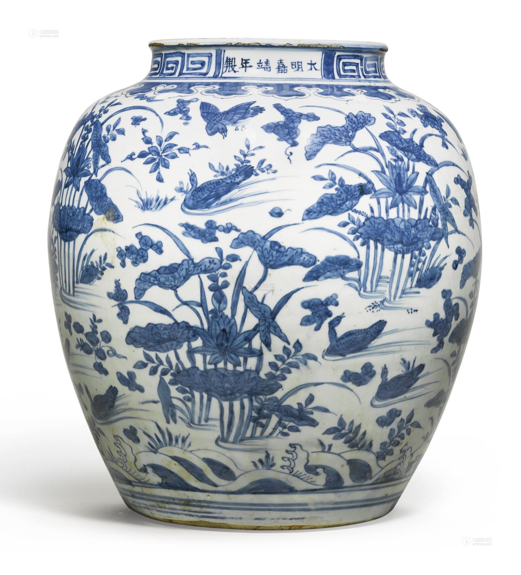 0094 明嘉靖 青花荷塘鸳鸯纹罐