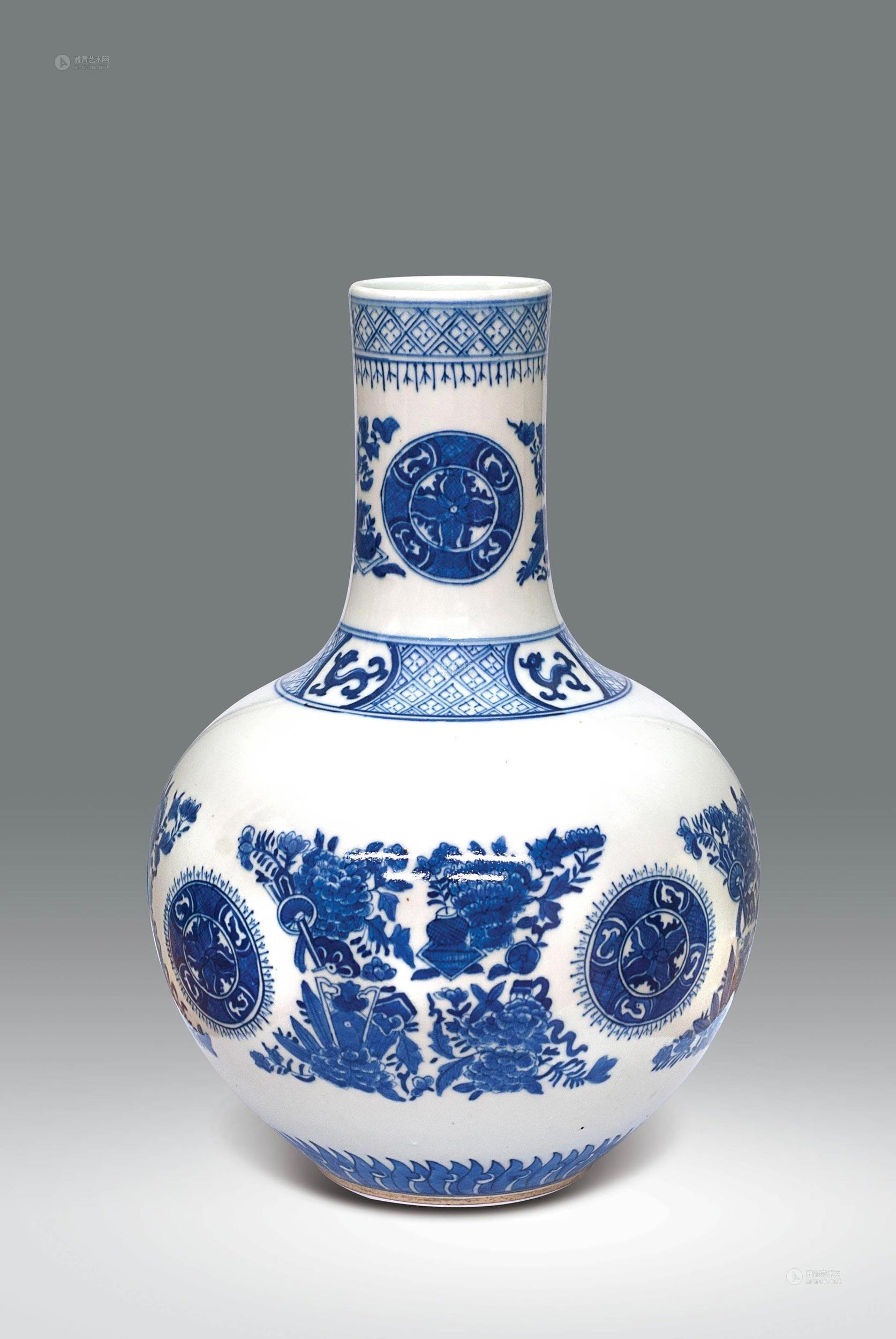 0065清同治青花花卉纹天球瓶