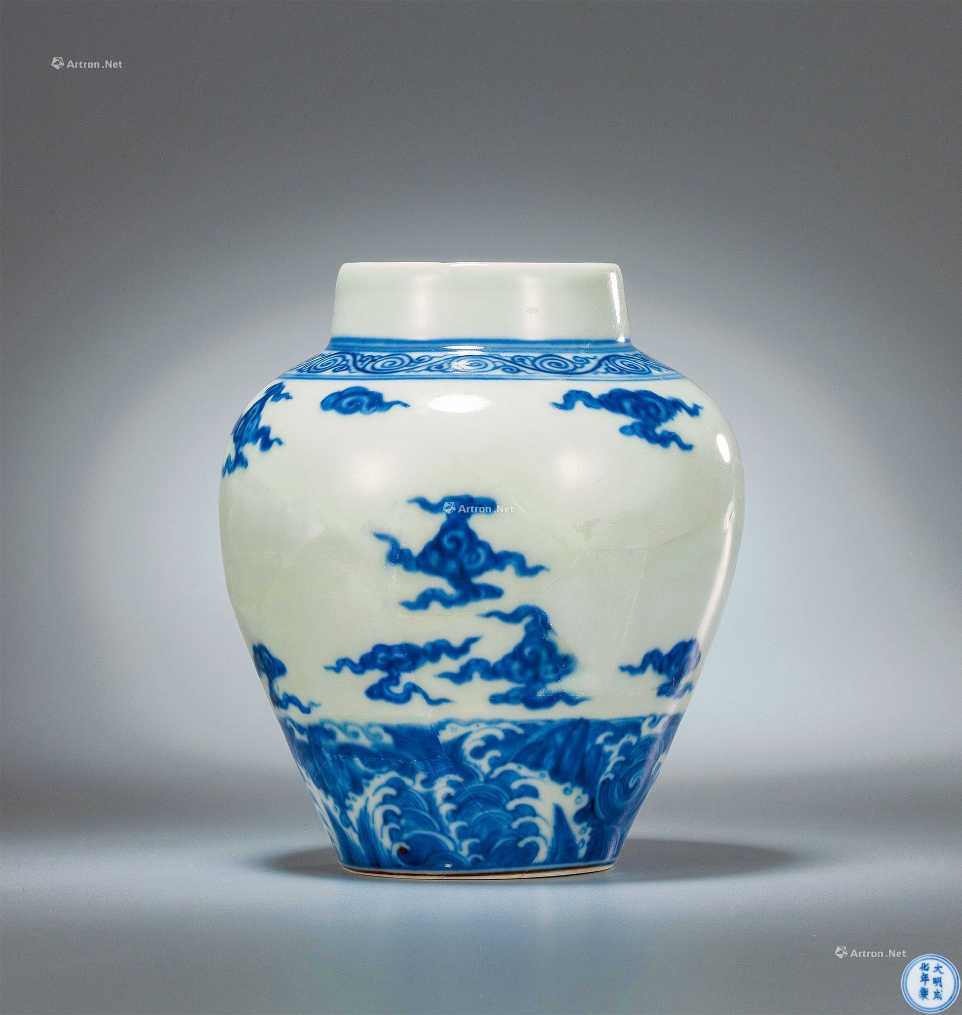 0127明成化青花海水云纹罐