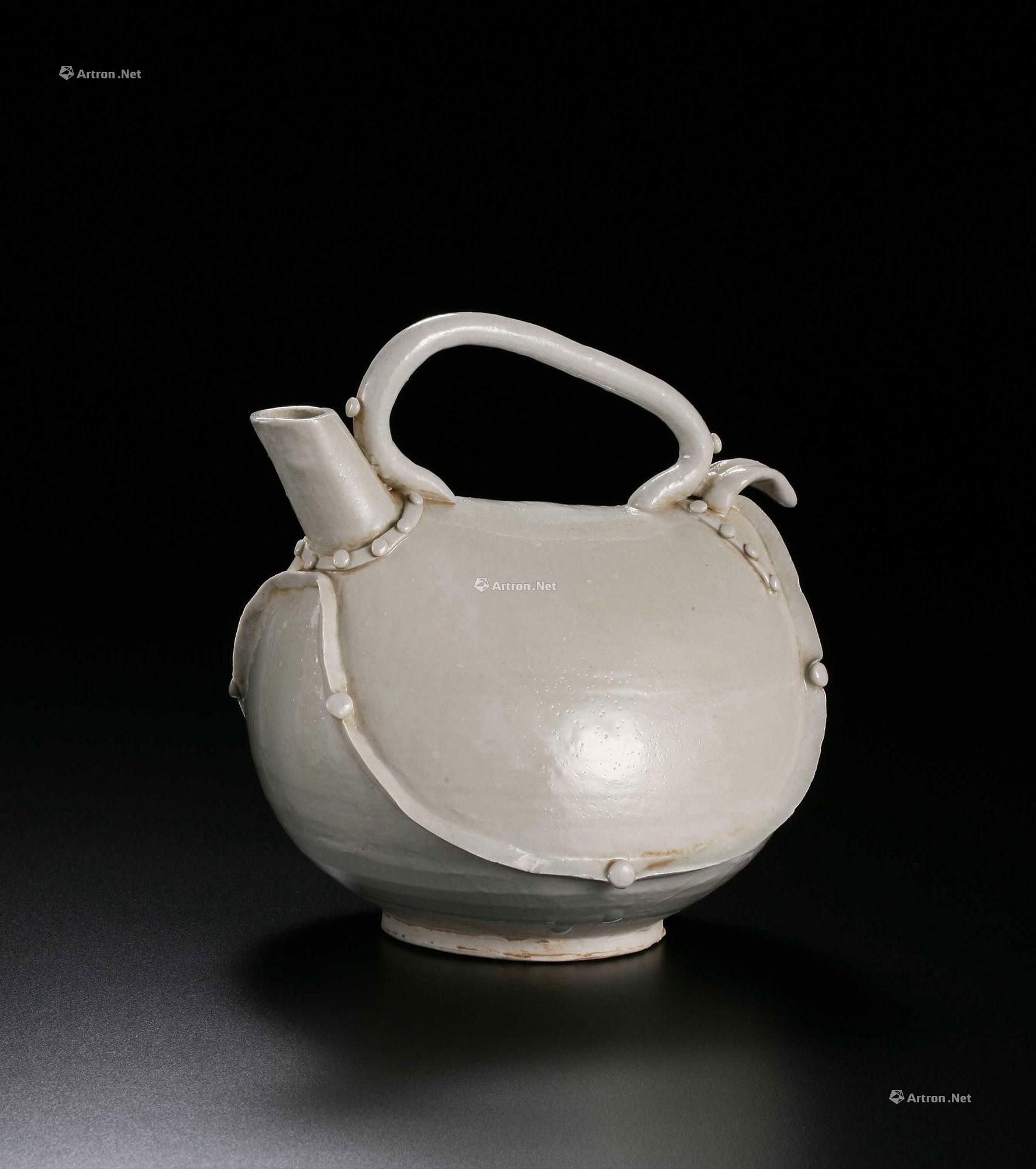 2137辽白瓷皮囊壶