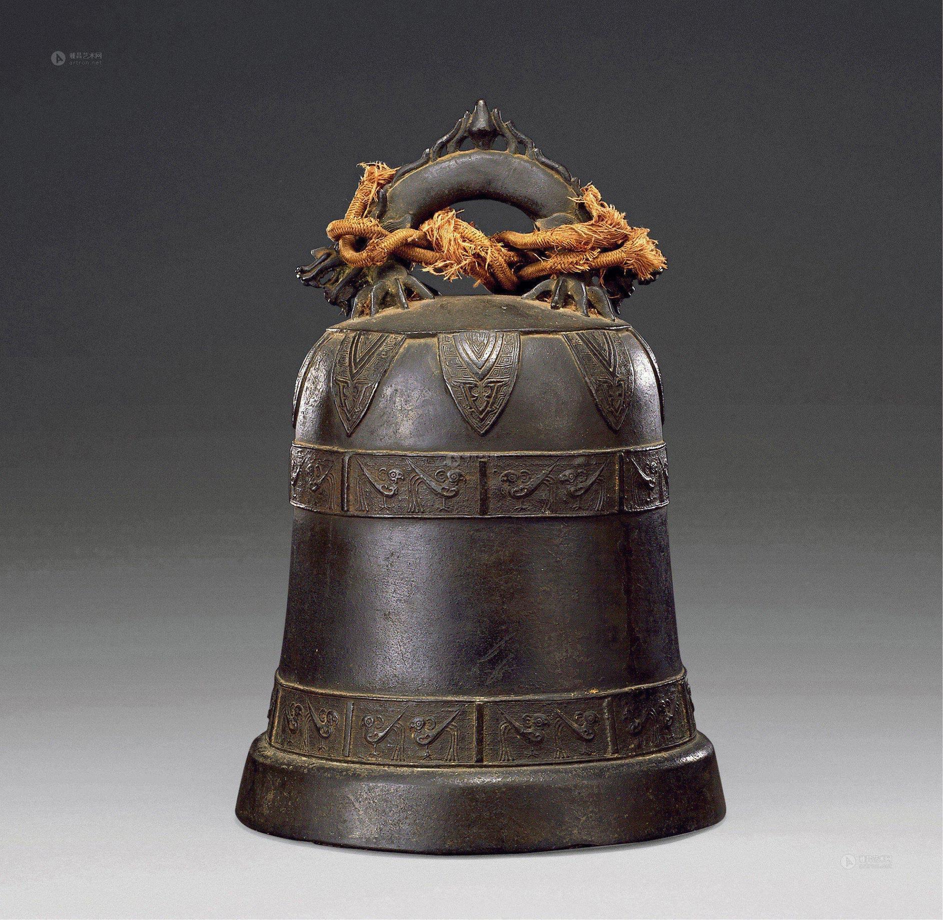 2490清铜螭龙钮梵文钟