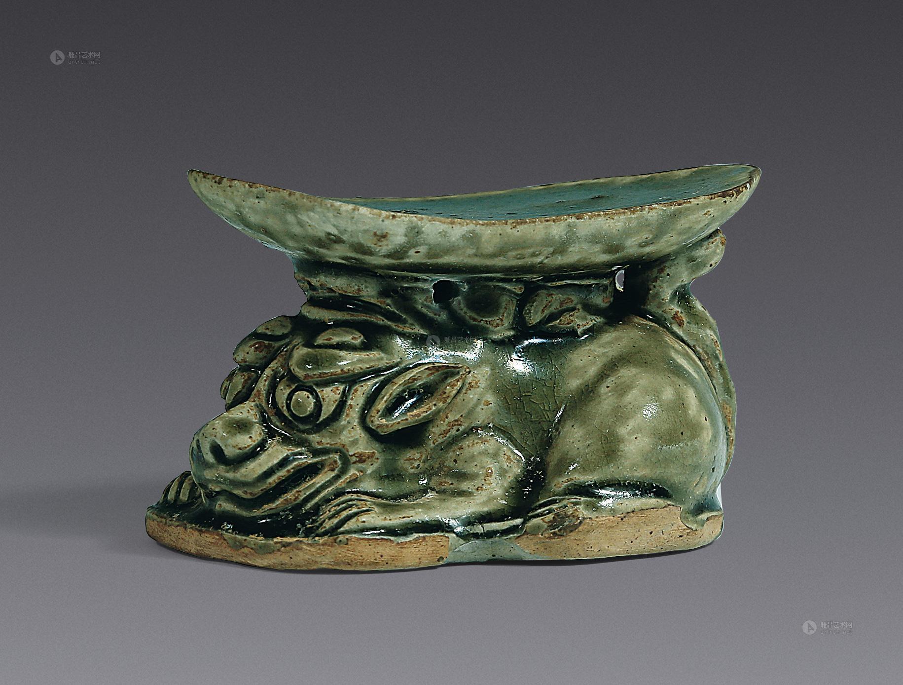 0036唐代青釉狮纹脉枕