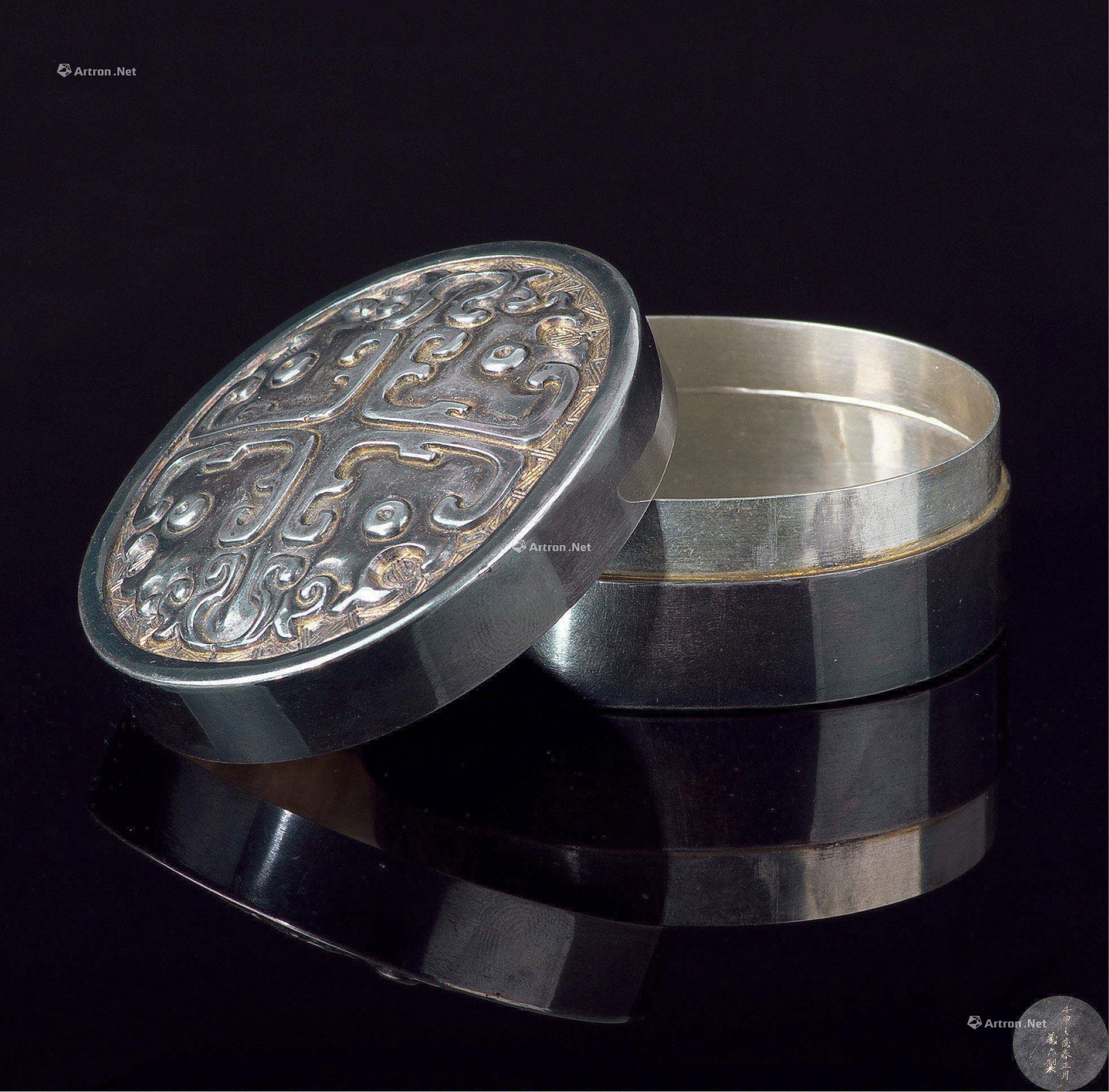 0360 藏六款兽面纹银香盒