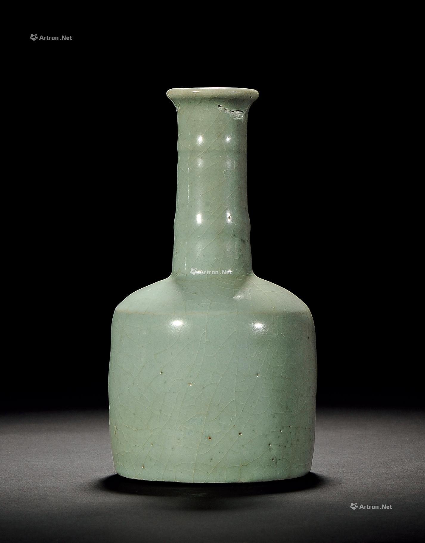 1859元明龙泉窑长颈瓶