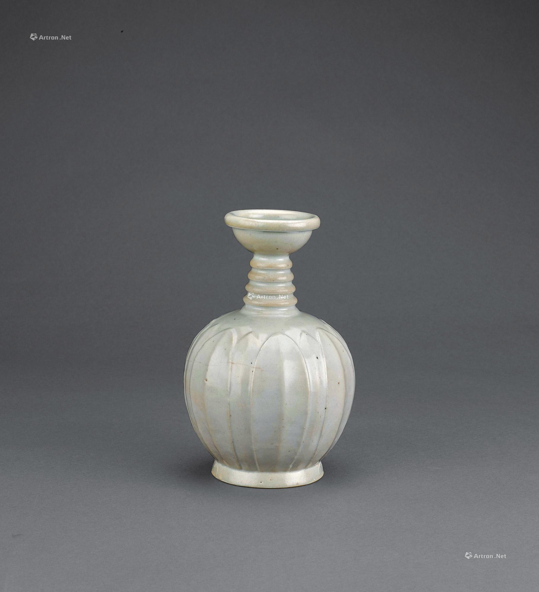 1136明以前卵白釉净水瓶