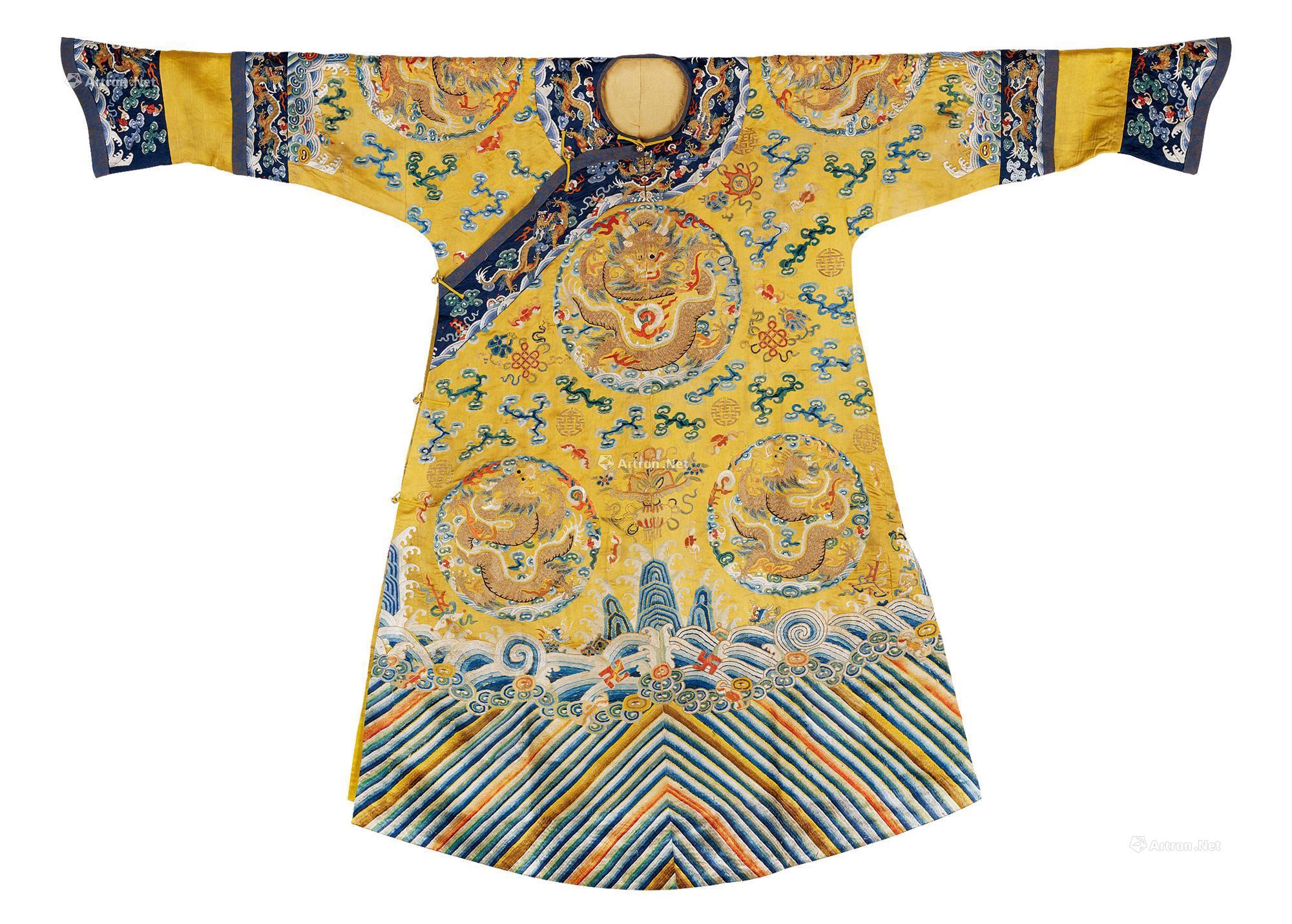黄色云龙妆花纱织金袷龙袍 - 故宫博物院