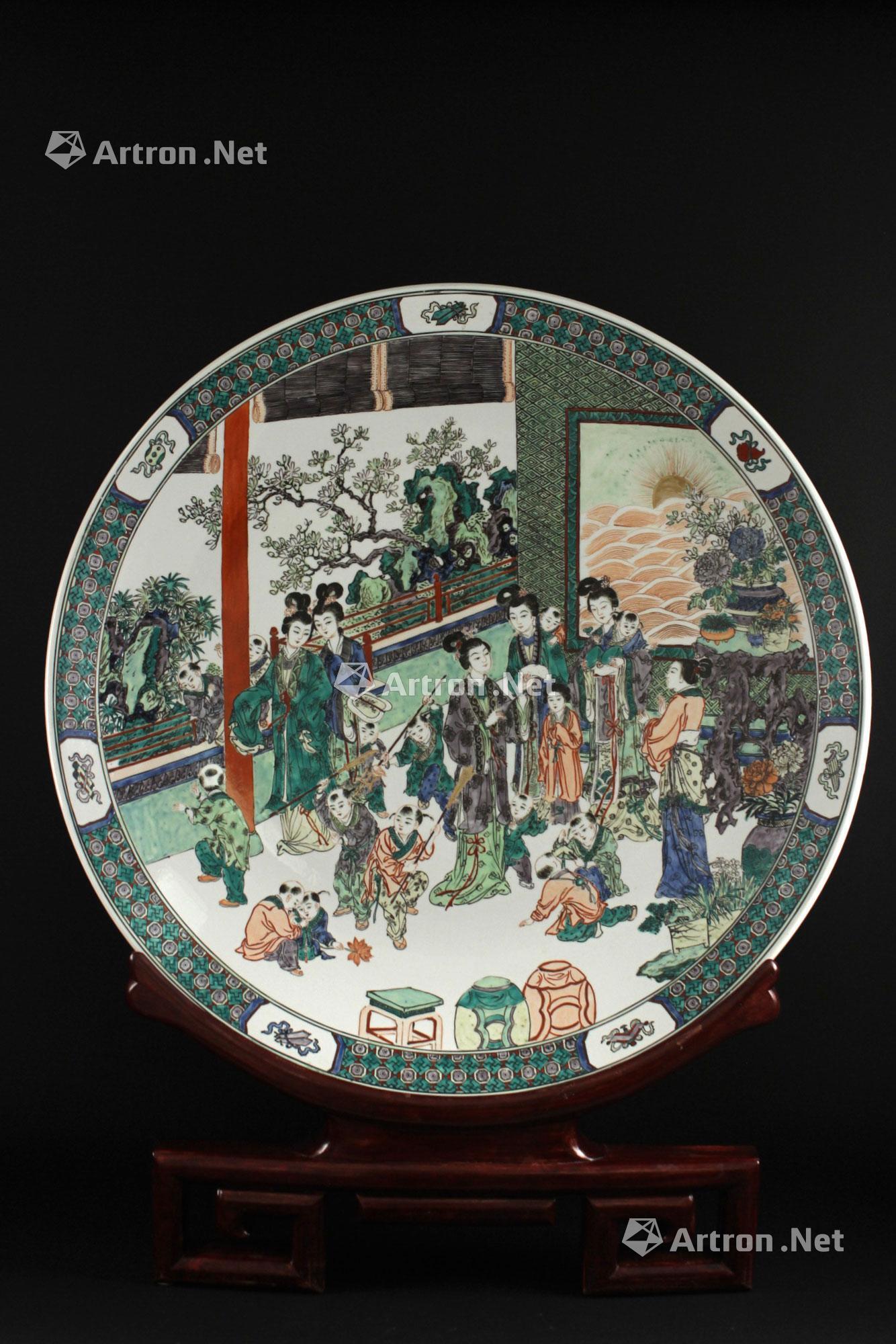 0092 民国时期 仿康熙五彩婴戏仕女图大盘