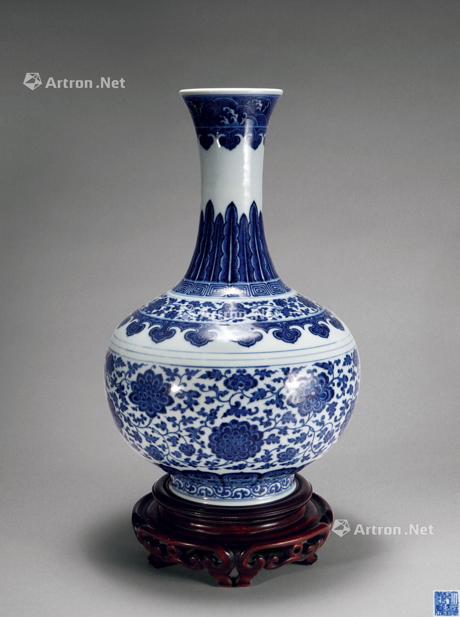 【清乾隆 青花缠枝莲纹赏瓶】拍卖品_图片_价格_鉴赏_清代青花瓷器