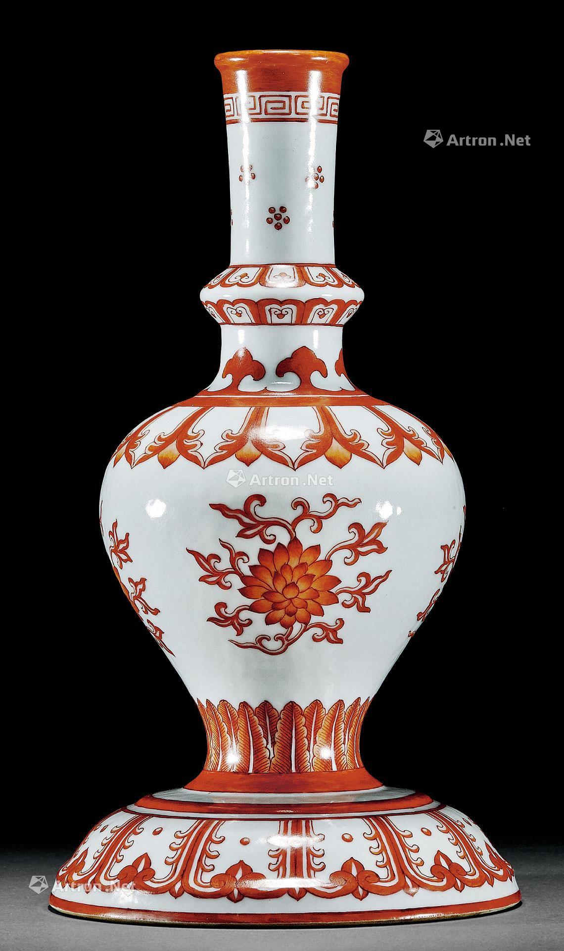 1142 清乾隆 矾红折枝花卉藏草瓶