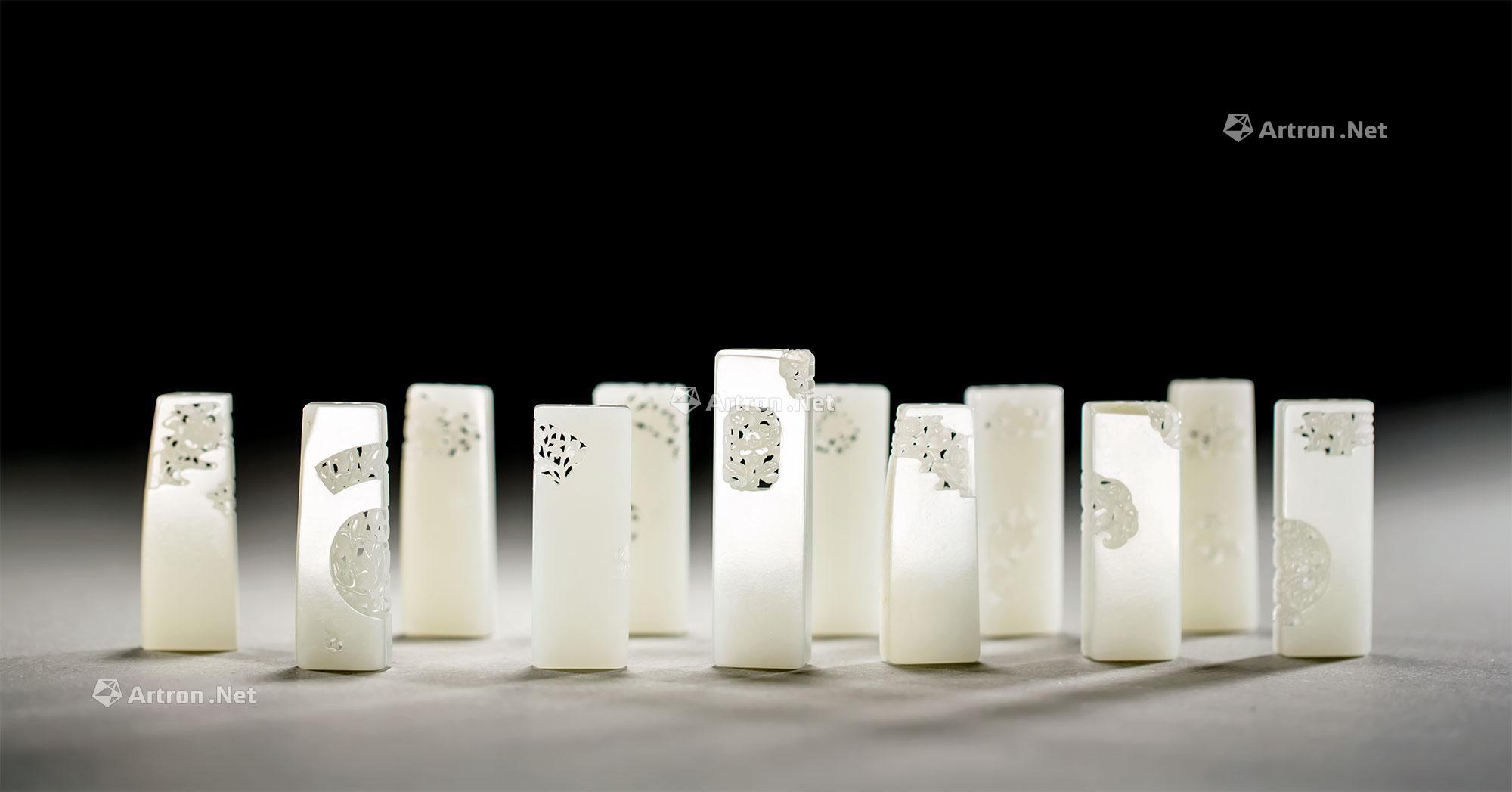 13801蒋喜美石坊和田玉籽料腾空花牌一套