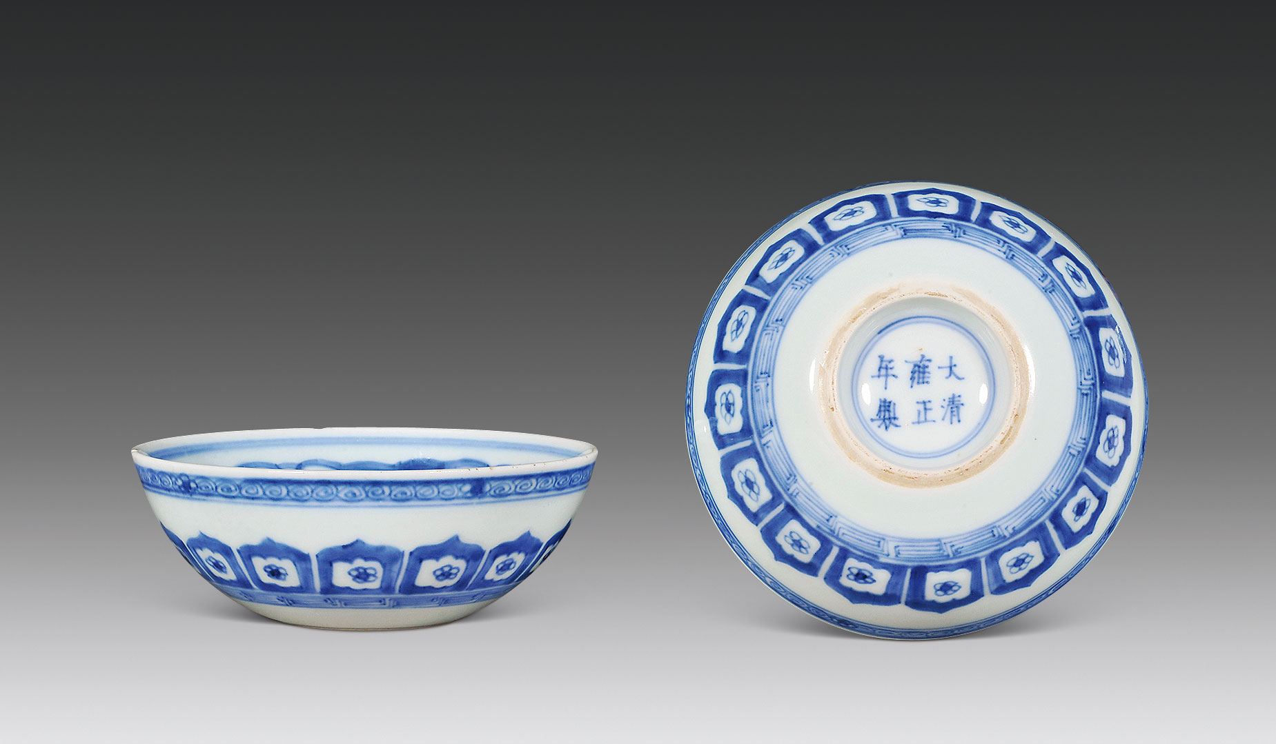 2011清雍正青花花卉纹卧足杯一对