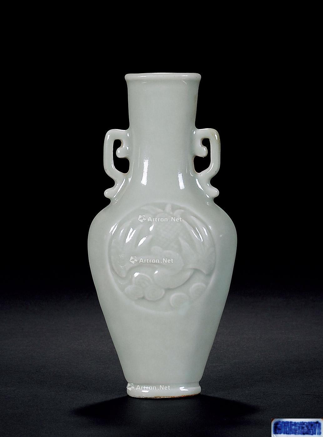 【清 豆青釉印云鹤纹双耳瓶】拍卖品_图片_价格_鉴赏_清代单色釉瓷器