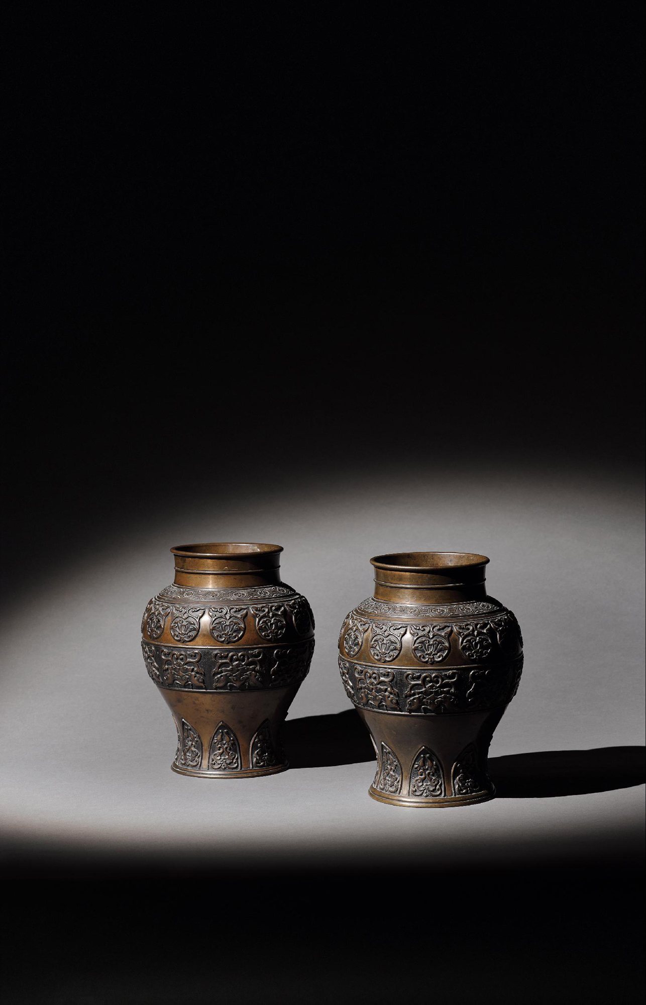 【清代17世纪 仿古卷花纹铜瓶 (一对)】拍卖品_图片_价格_鉴赏_铜器