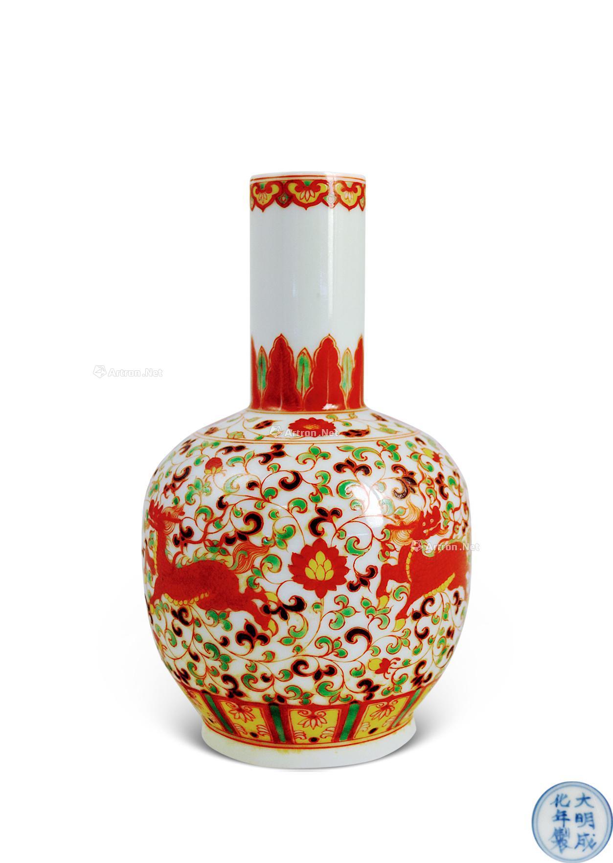 0353成化姹紫嫣红红绿彩麒麟纹瓶